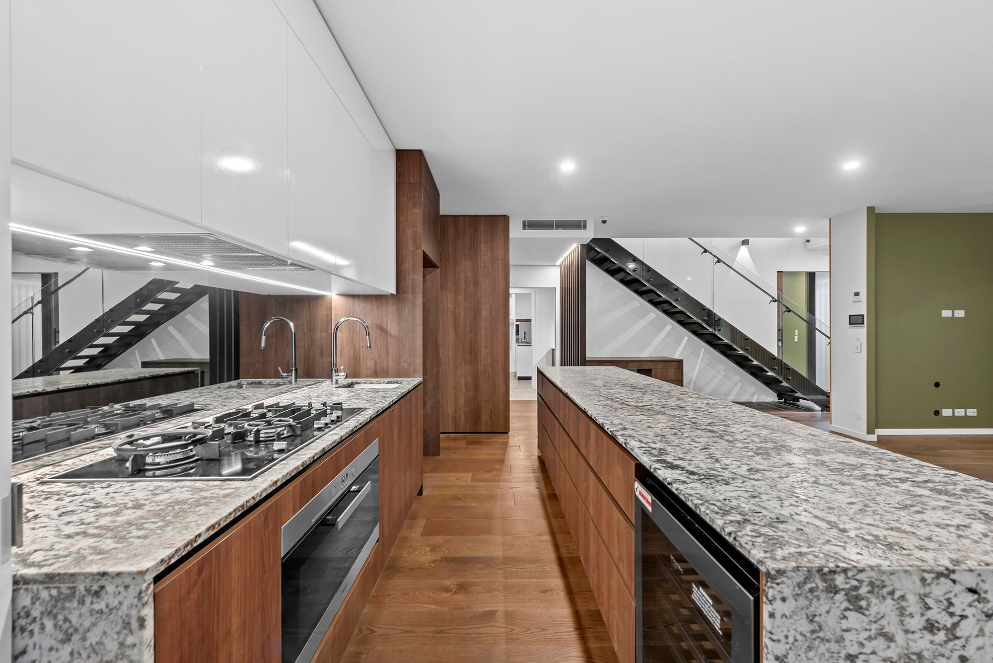 202/23 Wilson Street — photo 3 of 27