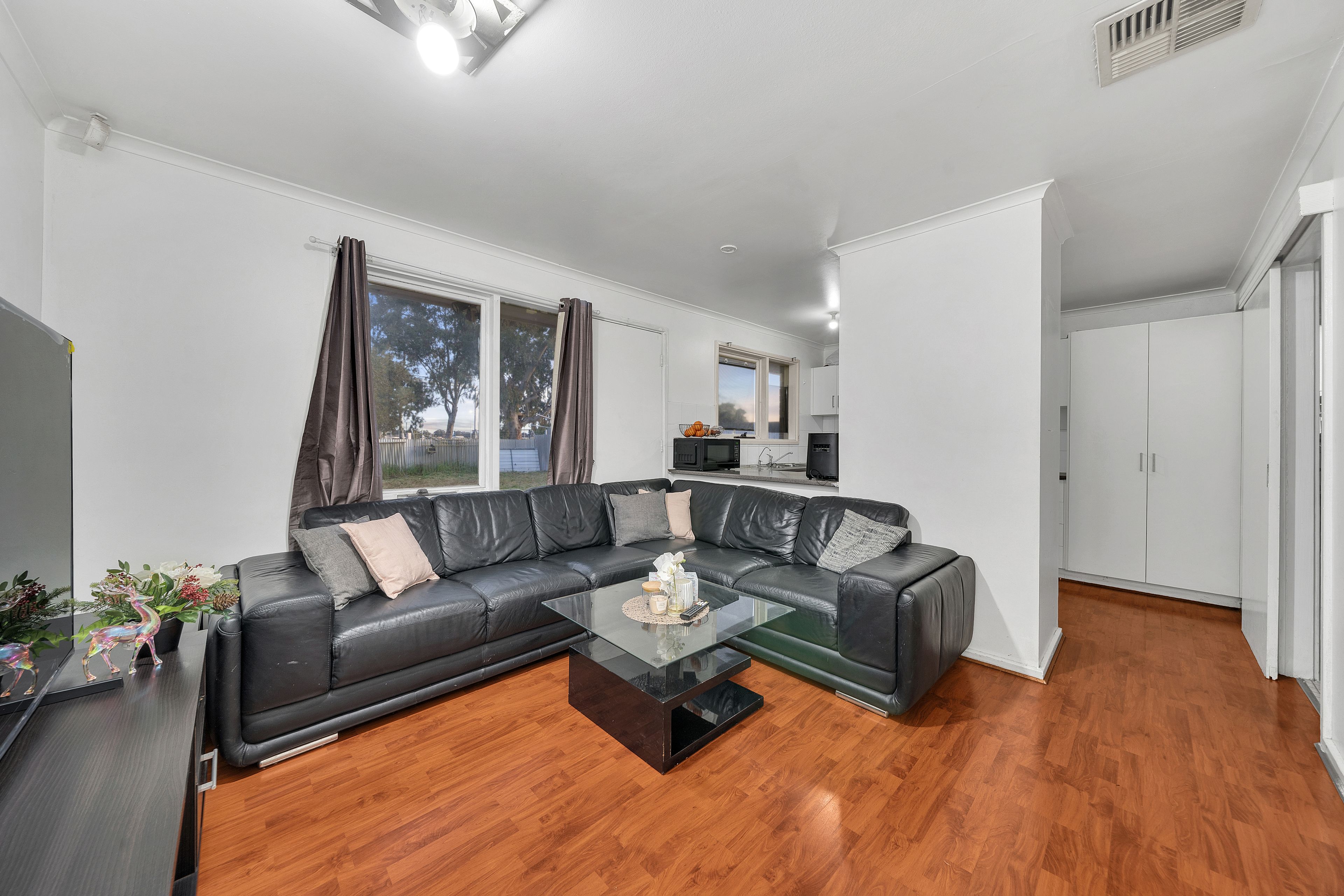 39 Carroll Avenue — photo 3 of 17