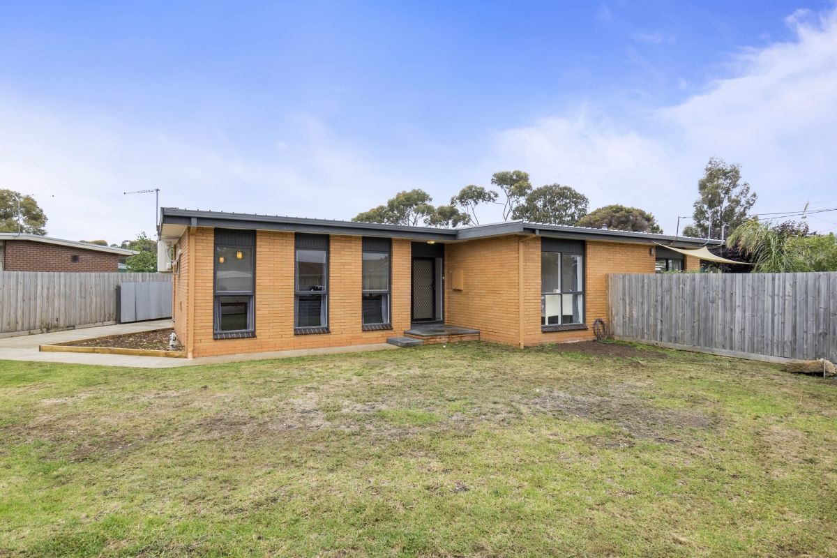2 Whiton Grove, Wyndham Vale VIC 3024