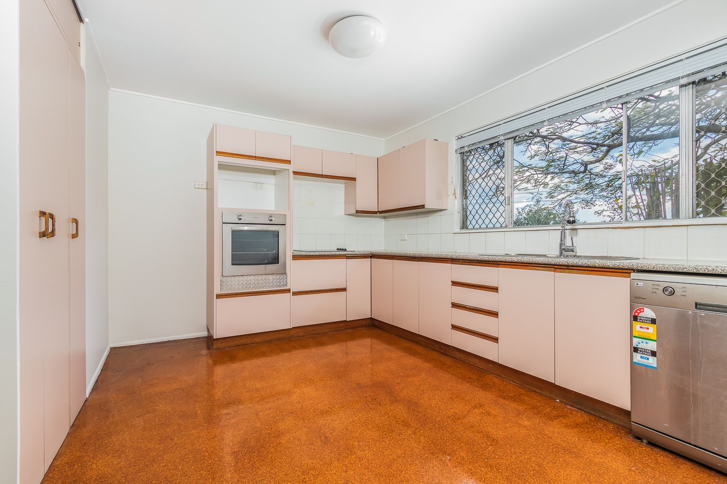 2 Sangster Street, Macgregor, QLD 4109