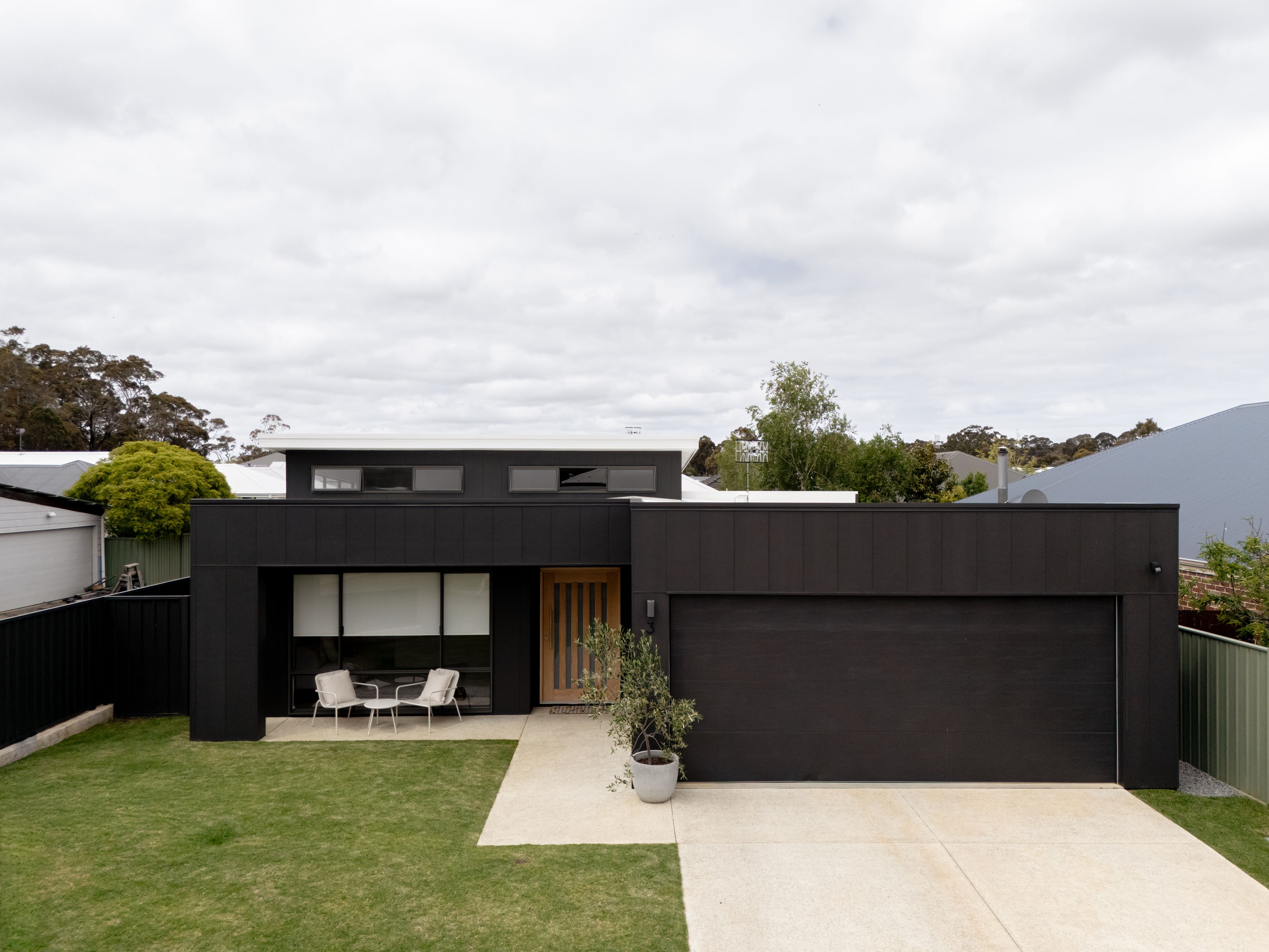 3 Tamarix Crescent — photo 9 of 30