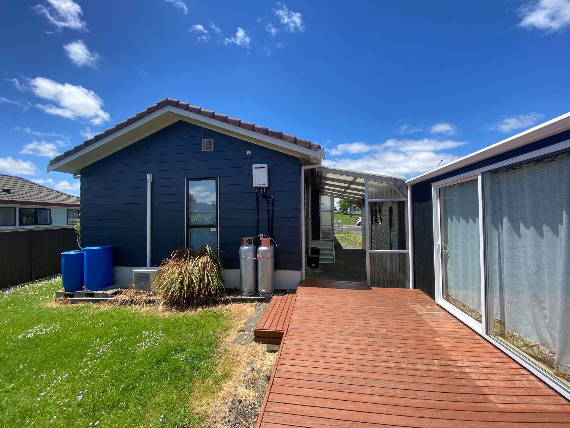 194 Waitemata Drive photo 3