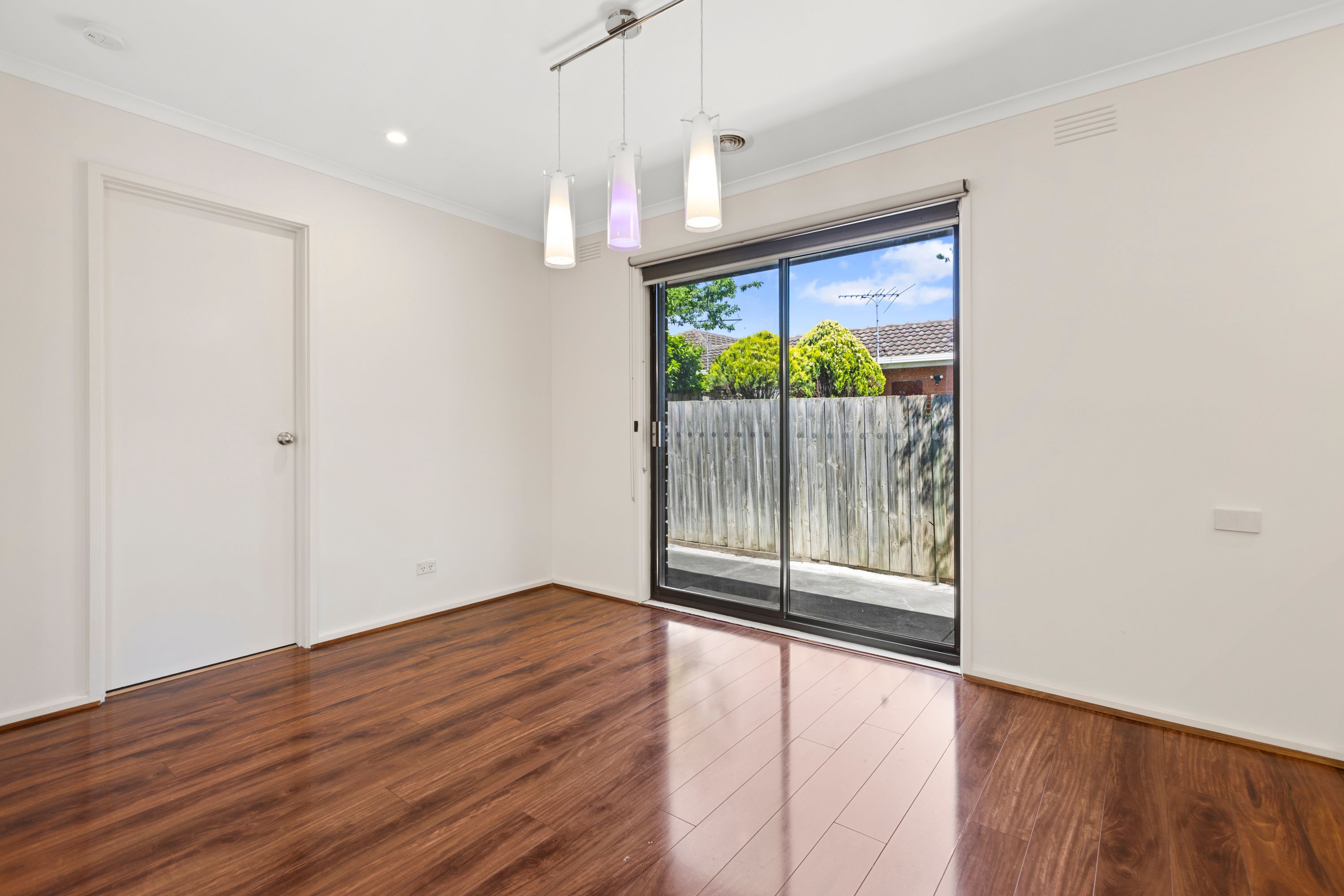 12/30 Maroo Street — photo 4 of 8