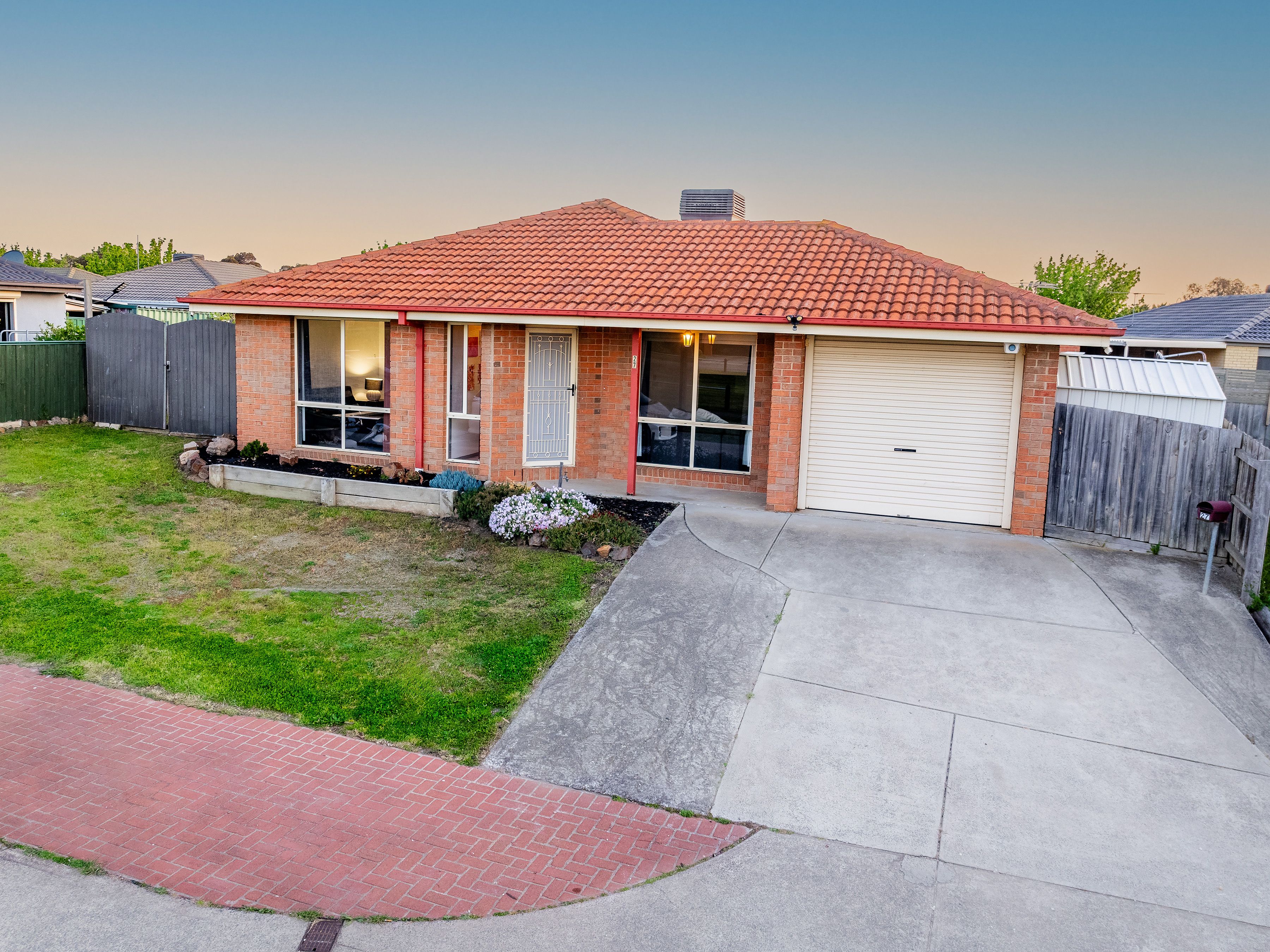 27 Genoa Way, Cranbourne West VIC 3977