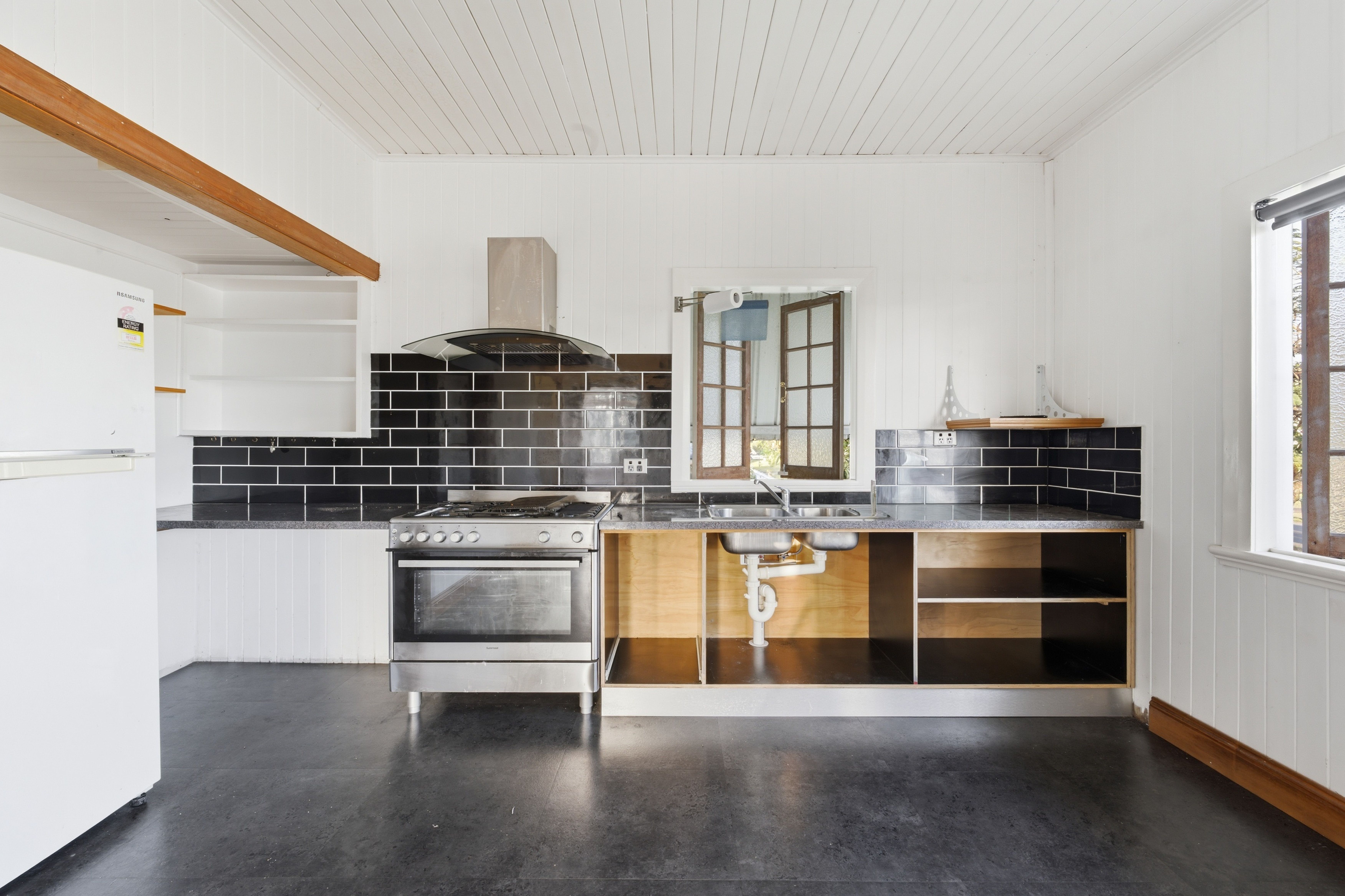 209 Mcleod Street — photo 6 of 16