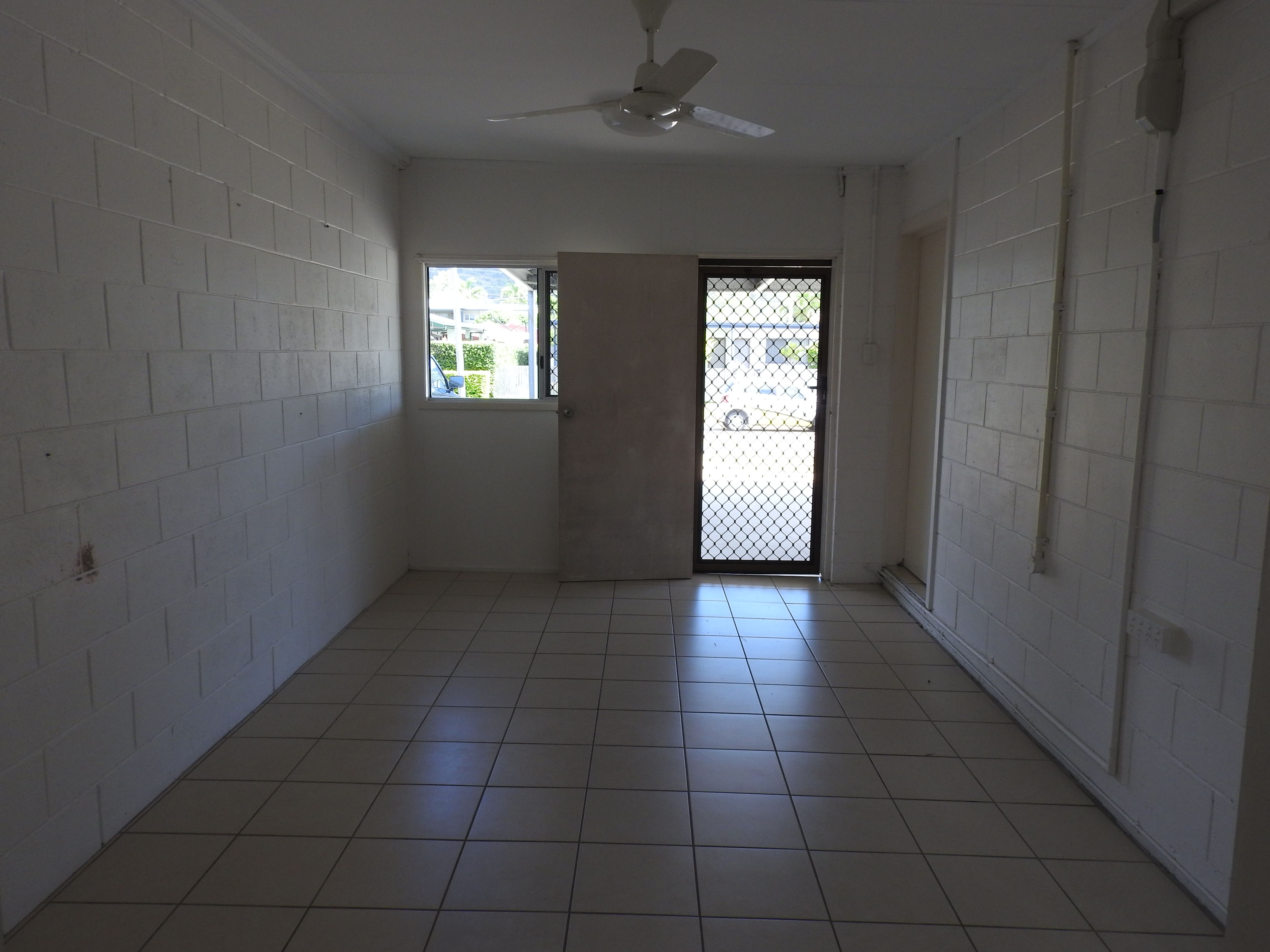 1/2 Ives Street, Kirwan, QLD 4817