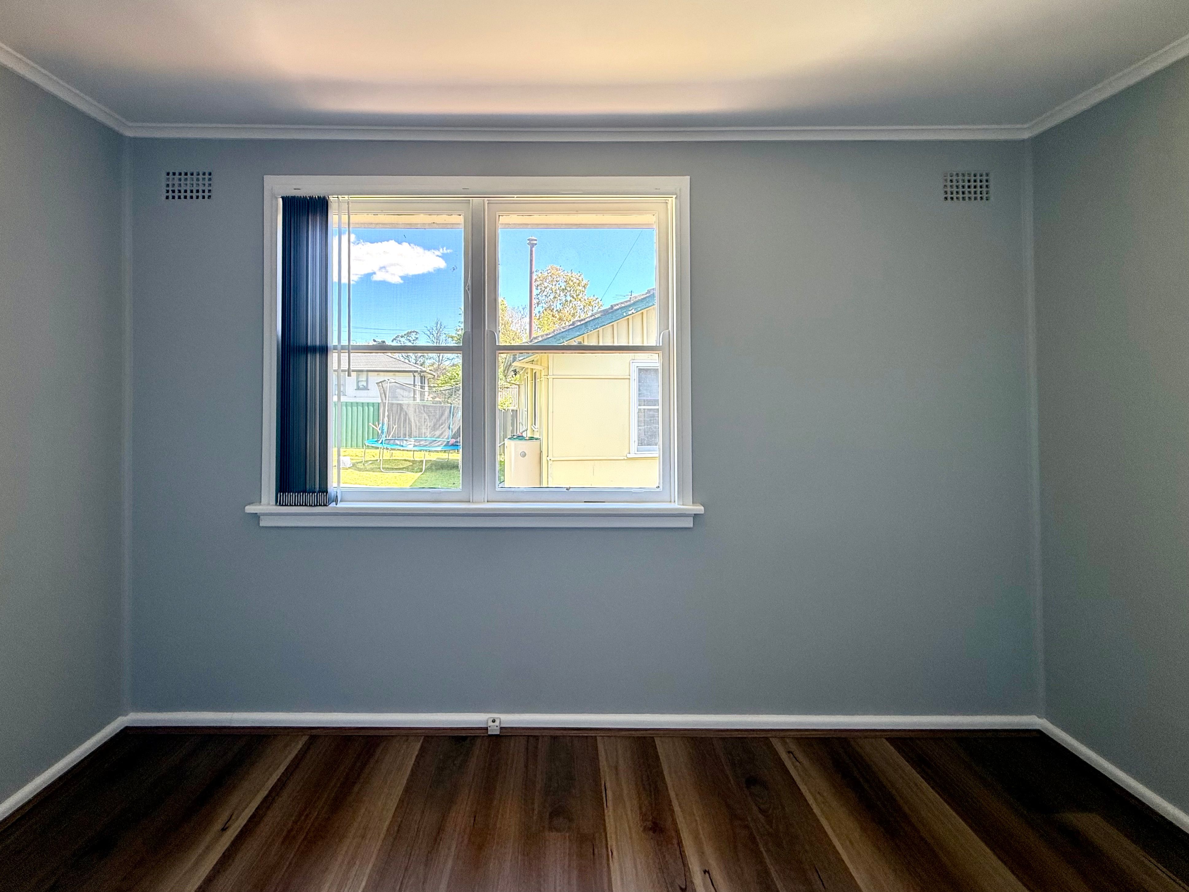 54 Lindesay Street — photo 3 of 8
