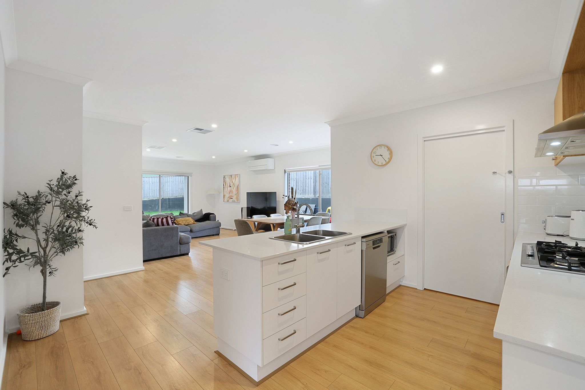 48 Palladium Boulevard — photo 4 of 27