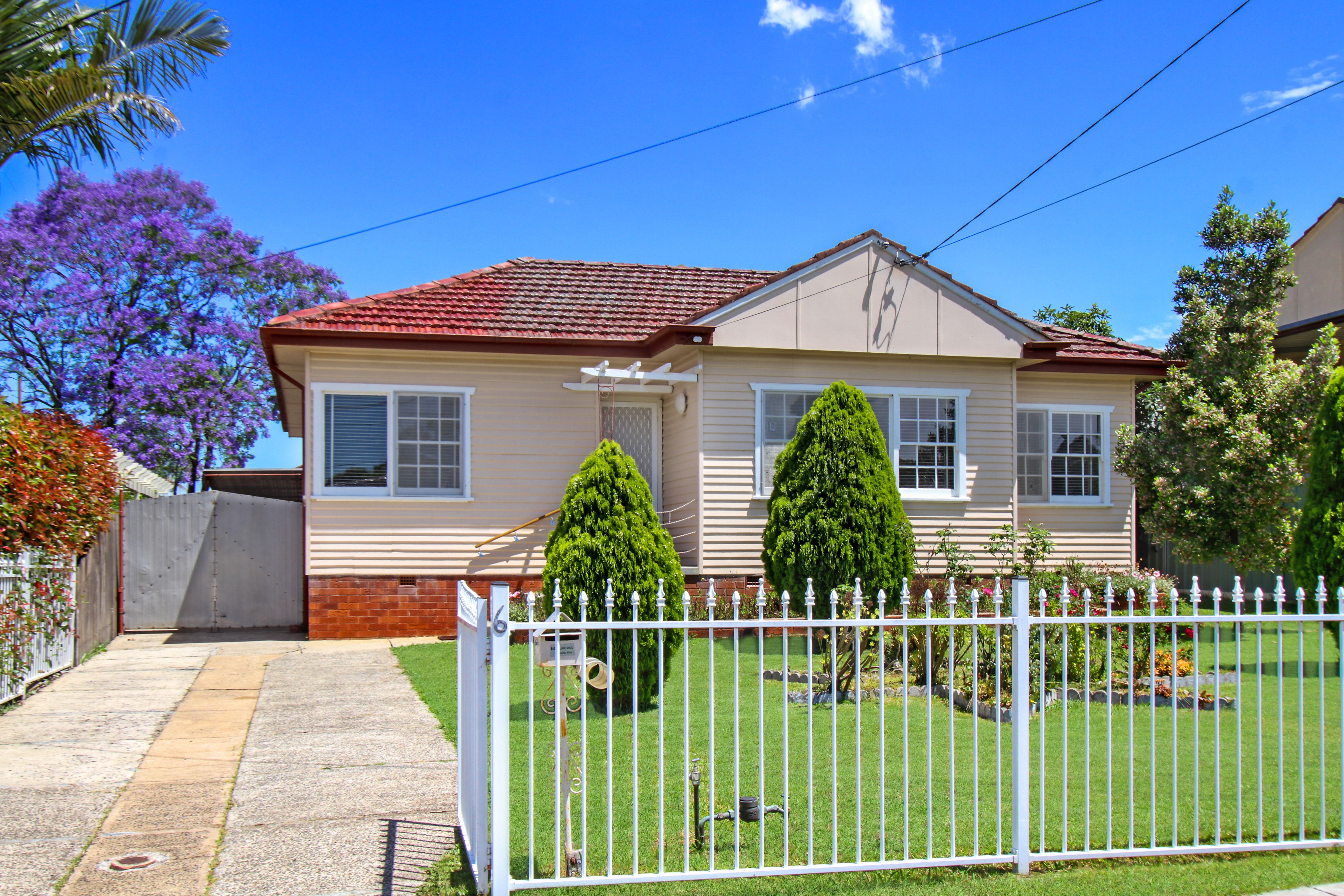 6 Benelong Street, Smithfield, NSW 2164