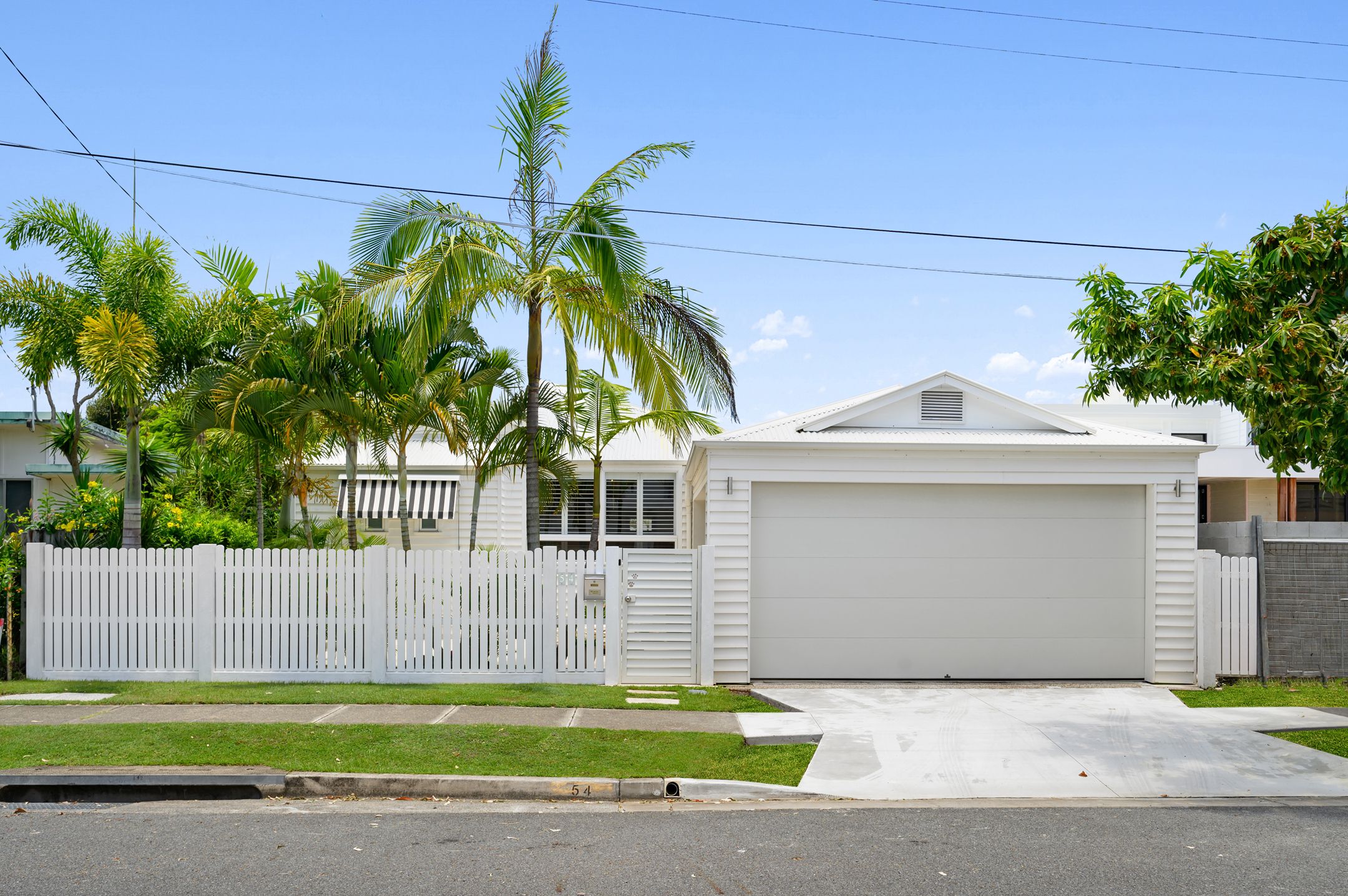 54 Errol Avenue, Paradise Point, QLD 4216