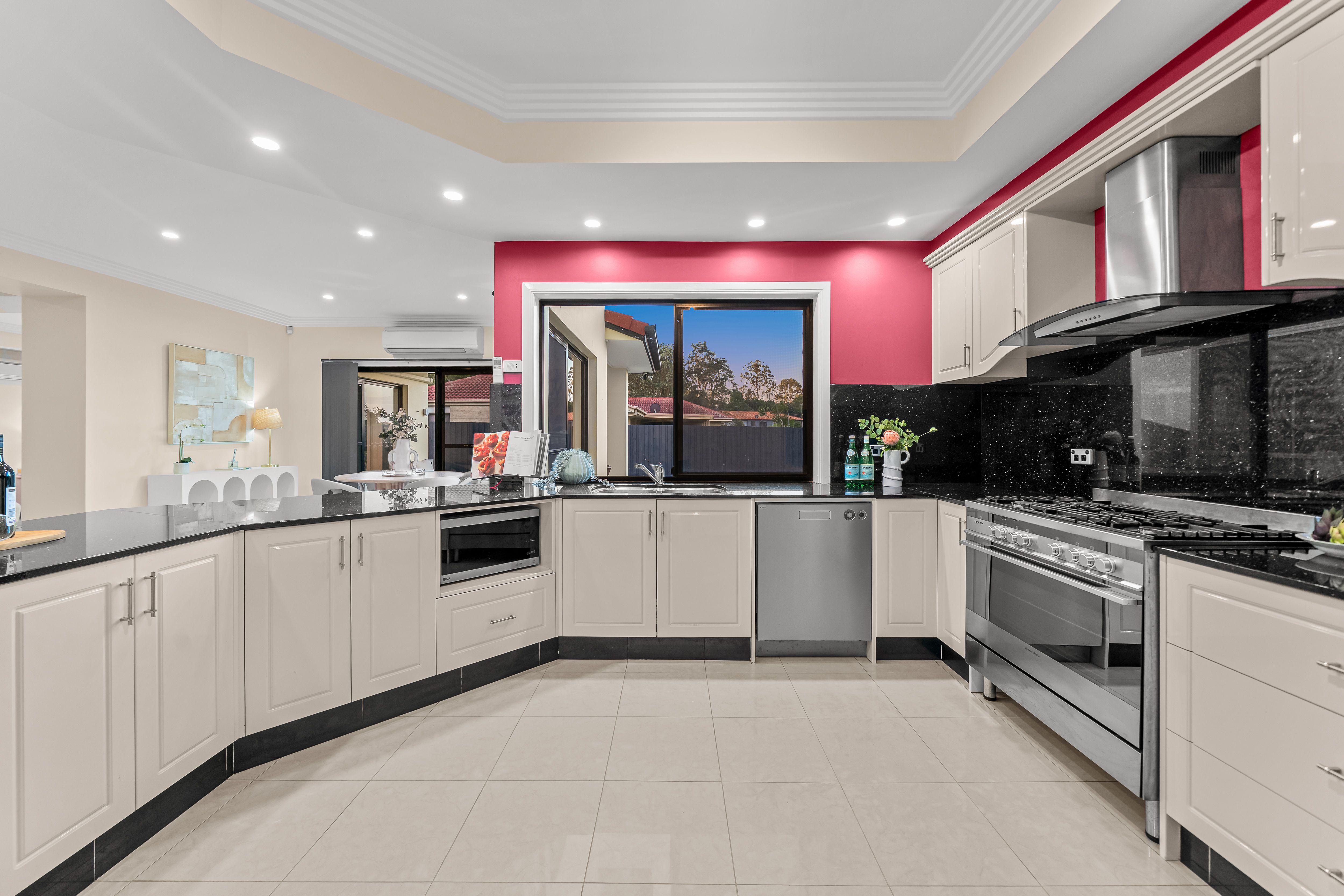 7 Kakadu Crescent — photo 6 of 27