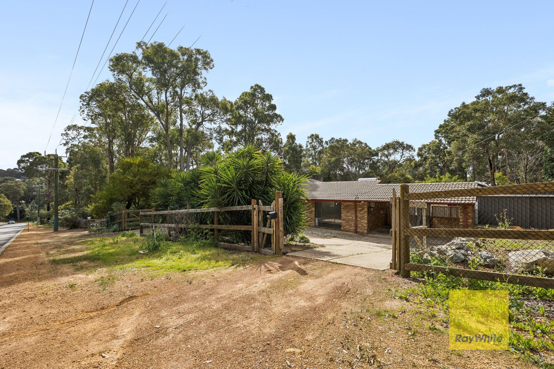 305 Traylen Road — photo 3 of 30