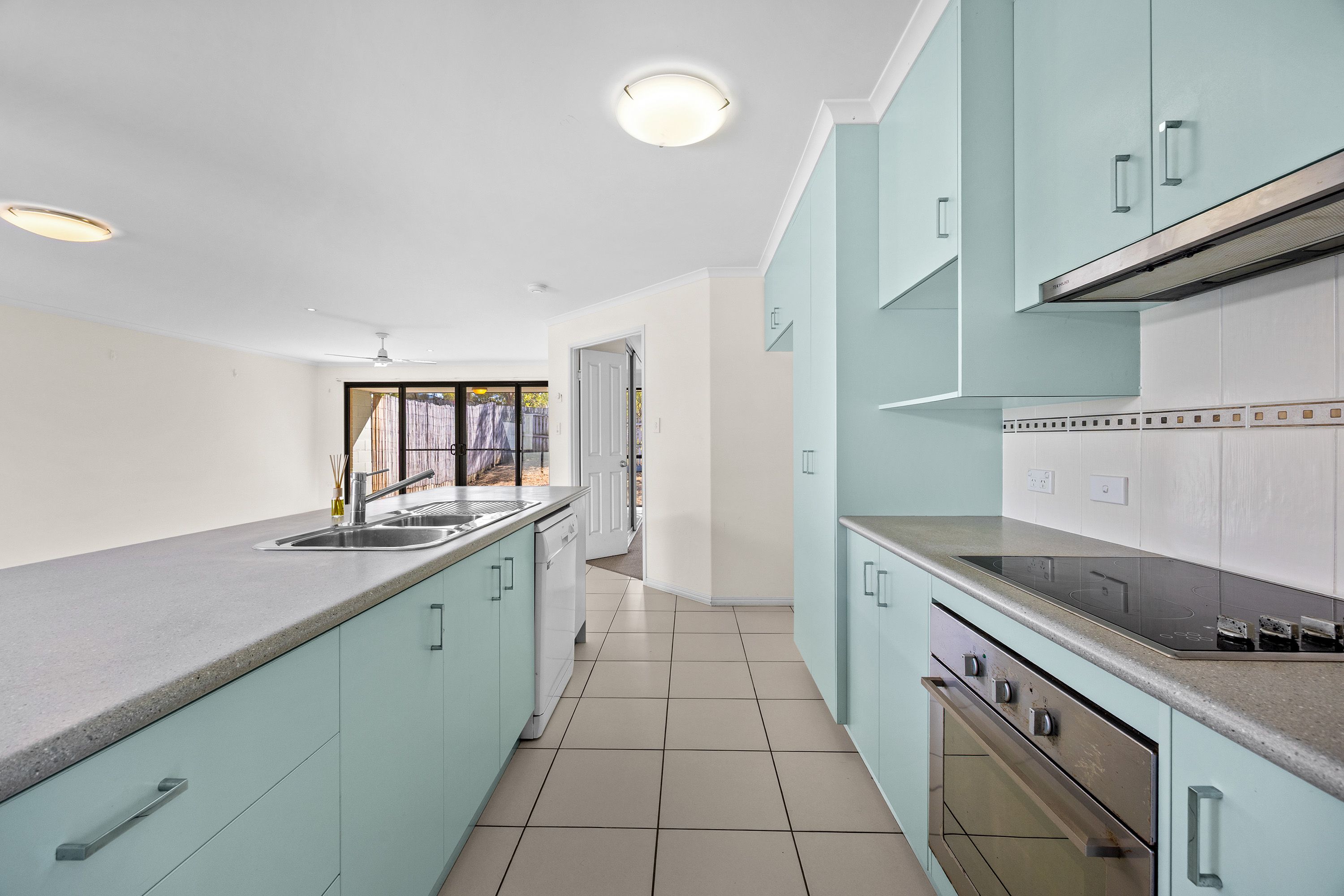 1/12 Bridgeman Place, New Auckland, QLD 4680