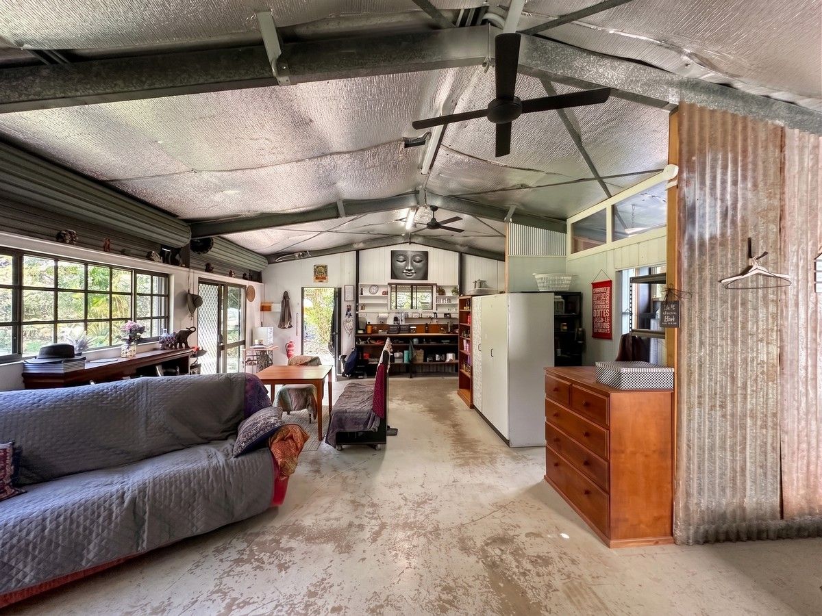 35 Carrington Road — photo 4 of 18
