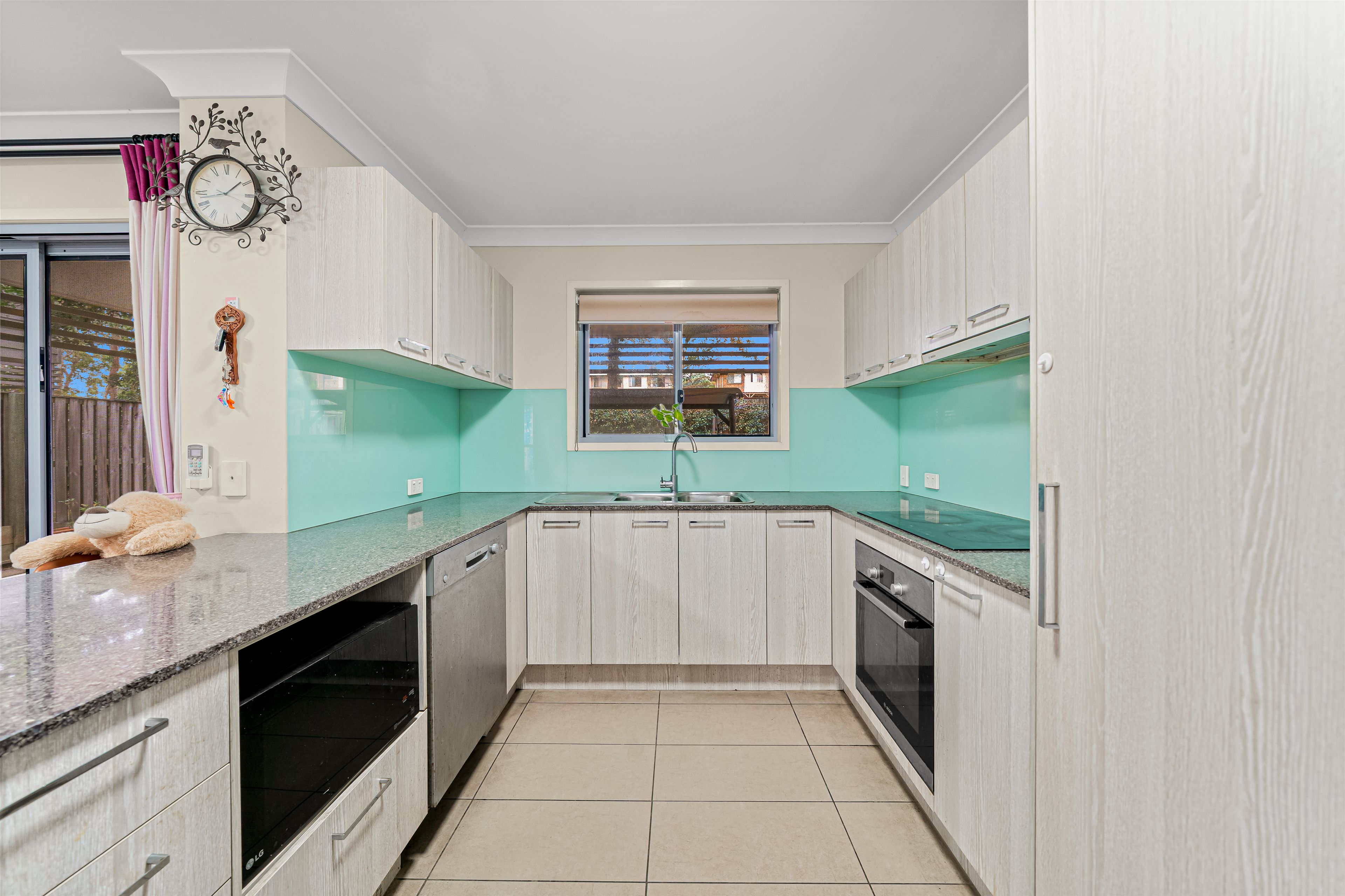 22/40 Lakefield Place — photo 6 of 30
