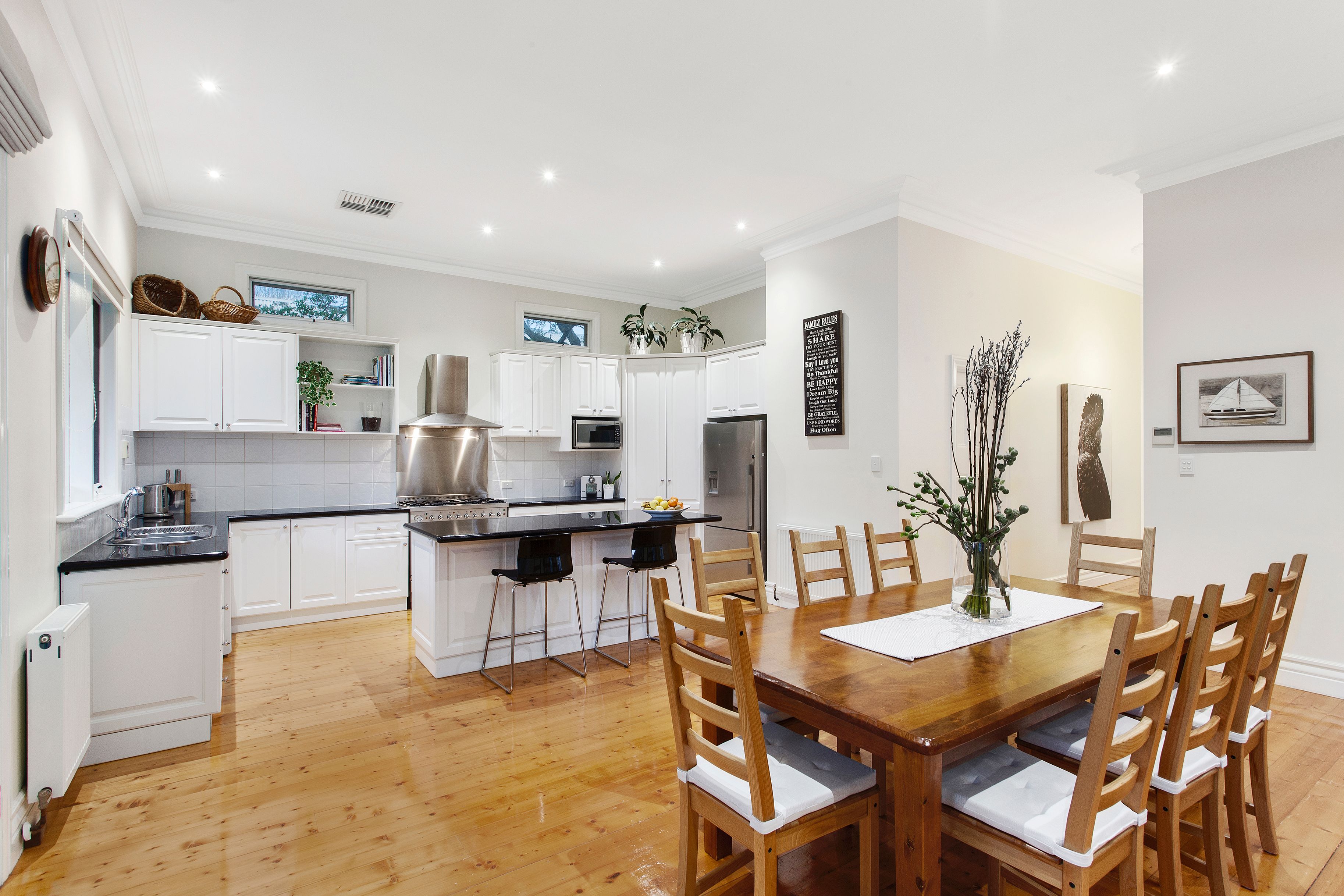 19 Holywood Grove, Carnegie, VIC 3163