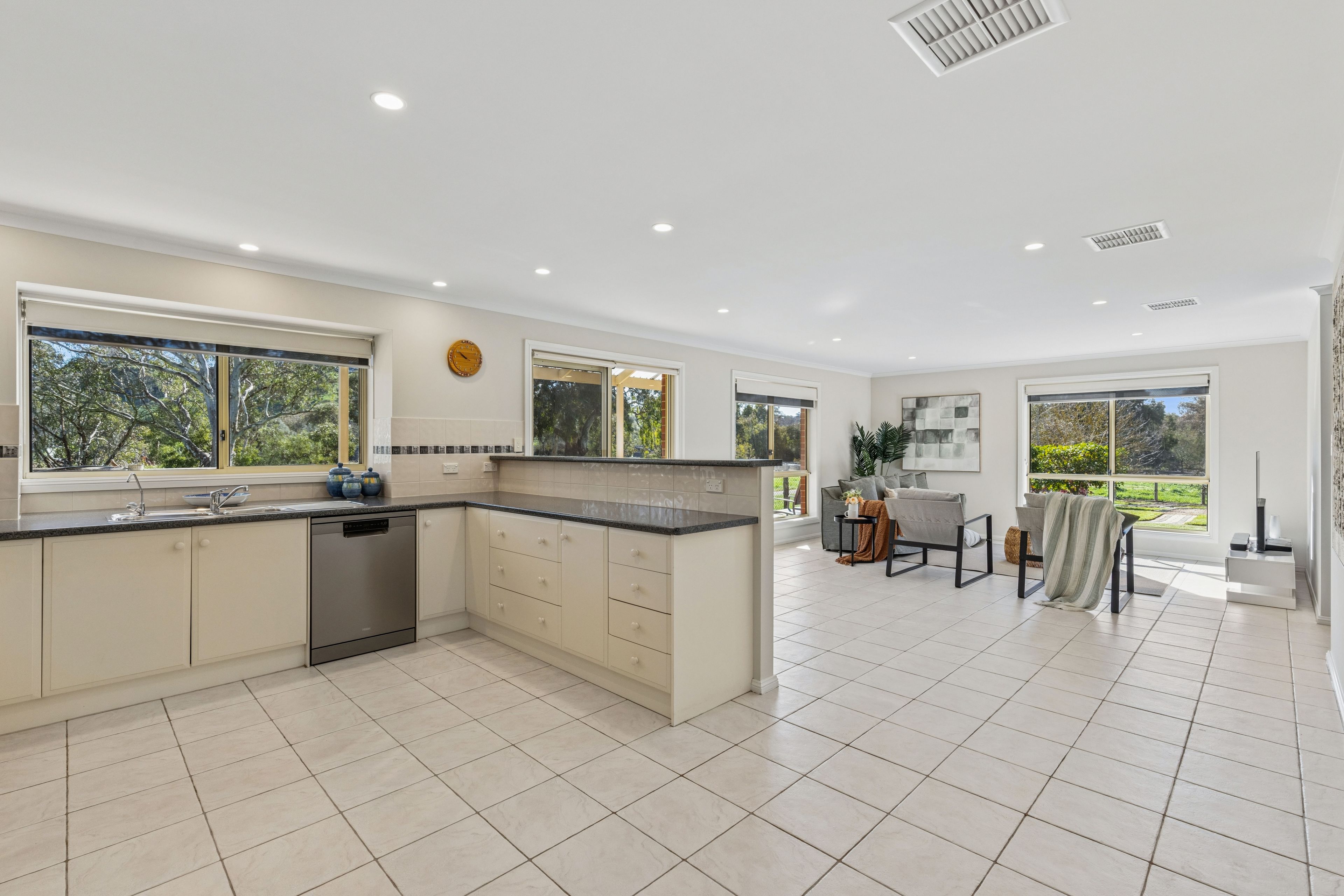 6/15 Marston Court — photo 3 of 10