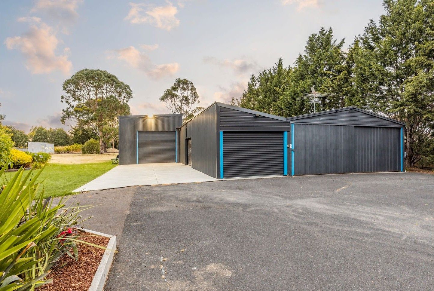 8 Kestrel Crescent — photo 24 of 27