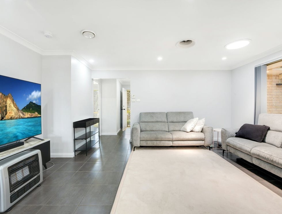 12 Binnaway Avenue, Hoxton Park, NSW 2171