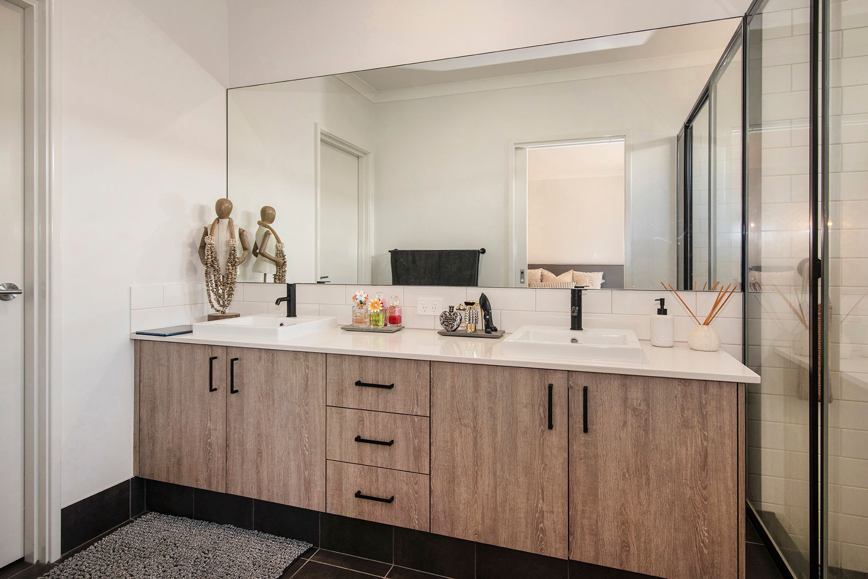 16 Duncan Street — photo 7 of 14