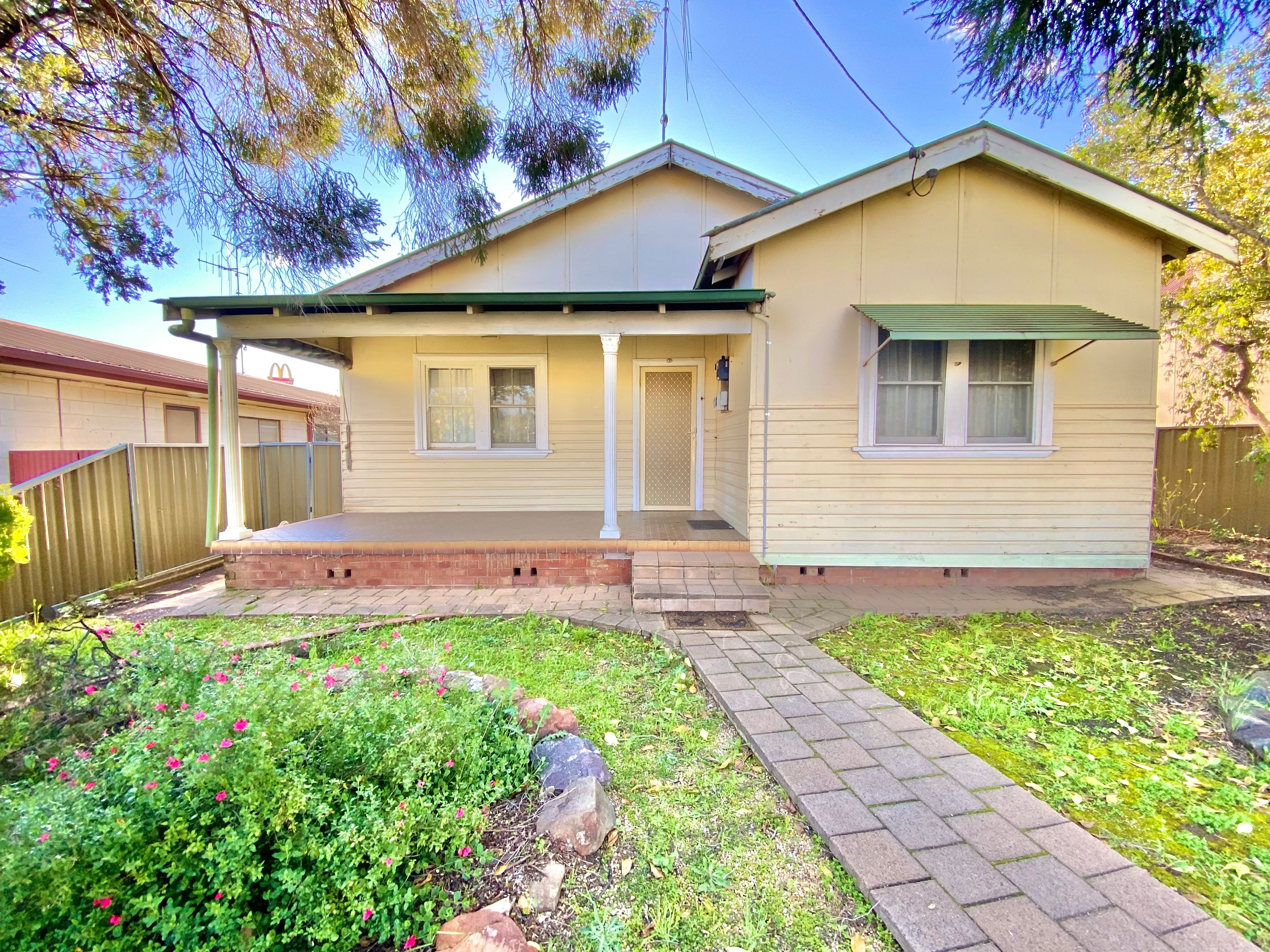 6 Welcome Street, Parkes NSW 2870