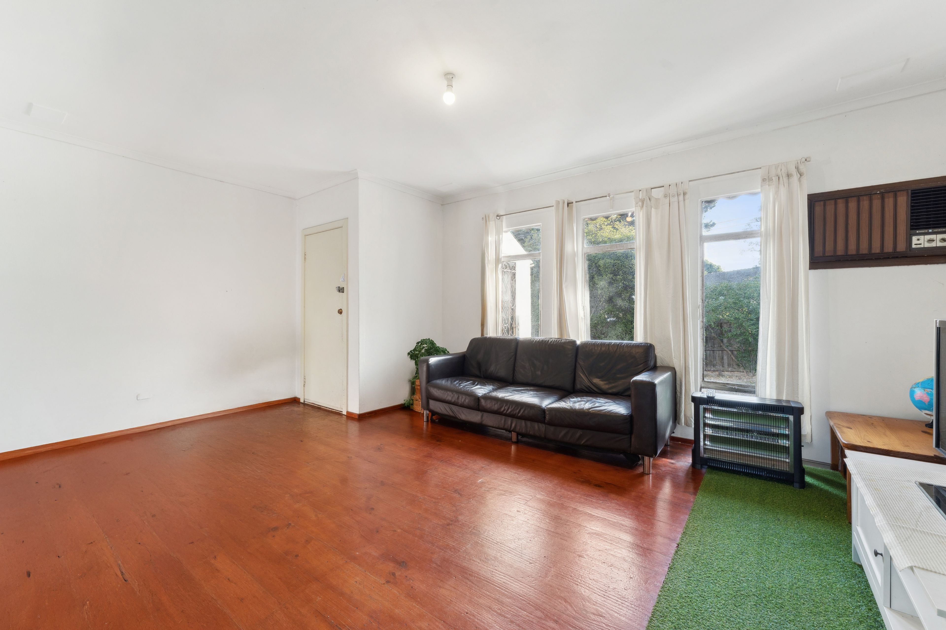 16 Oulton Crescent, Reservoir, VIC 3073