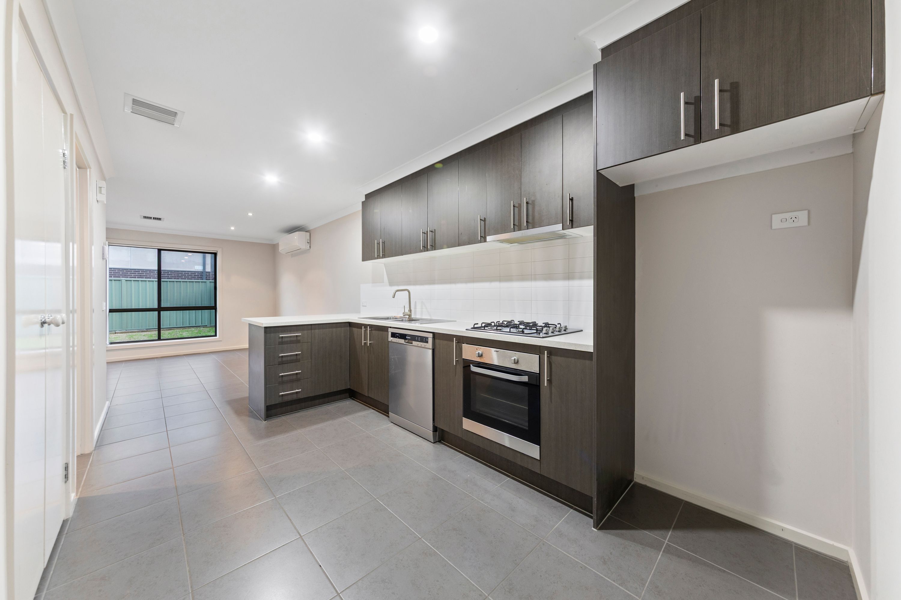 8 Bluestone Street — photo 3 of 28
