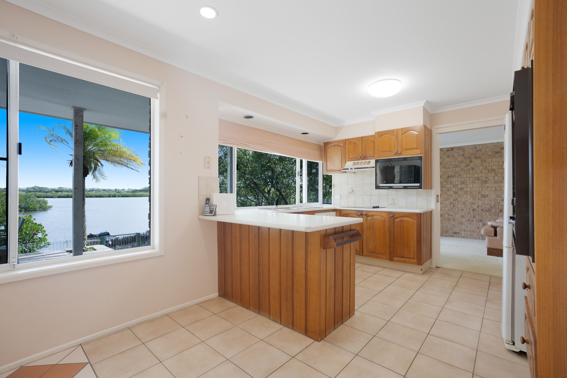 39 Dolphin Crescent — photo 4 of 8
