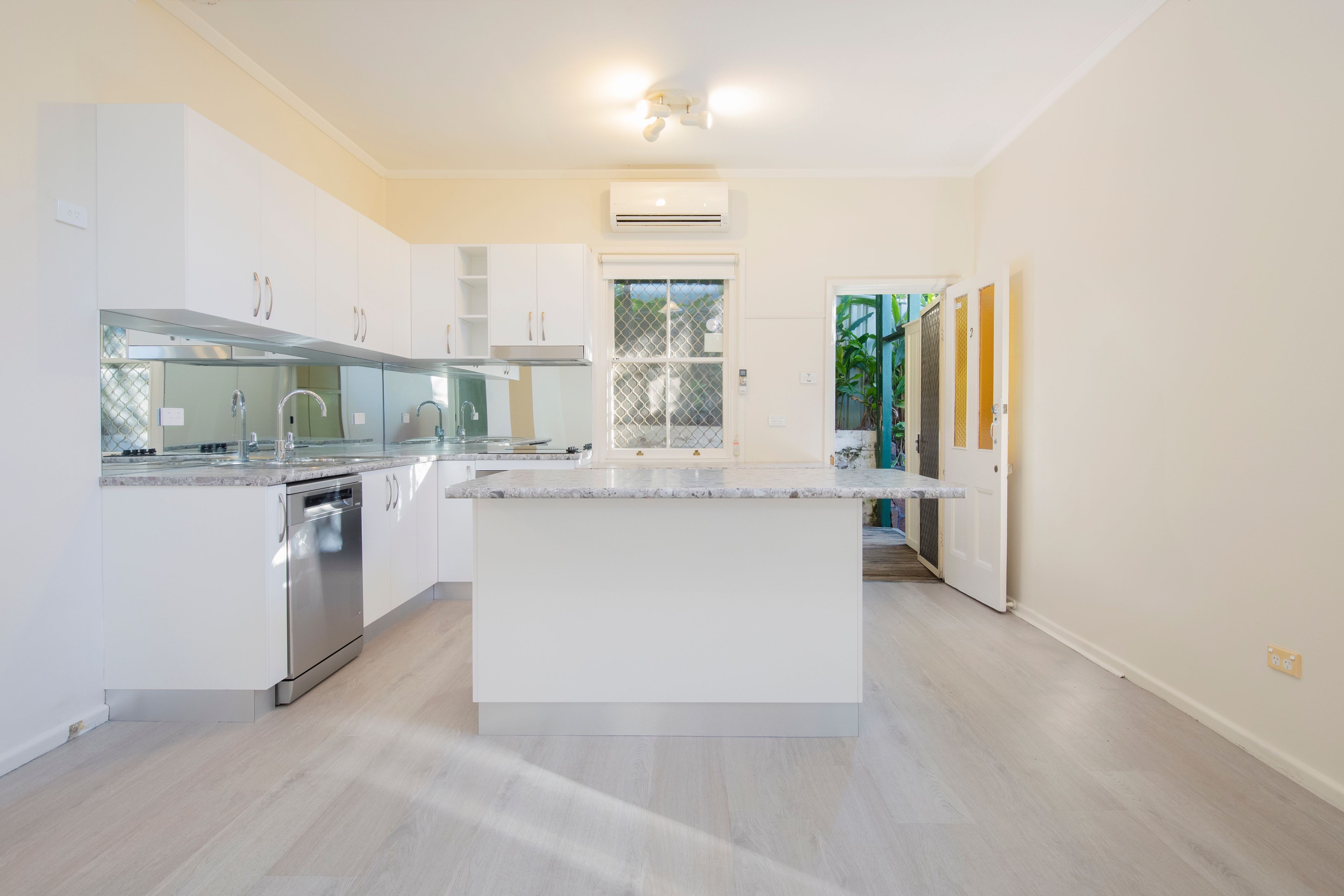 2/1 Henry Street — photo 3 of 11