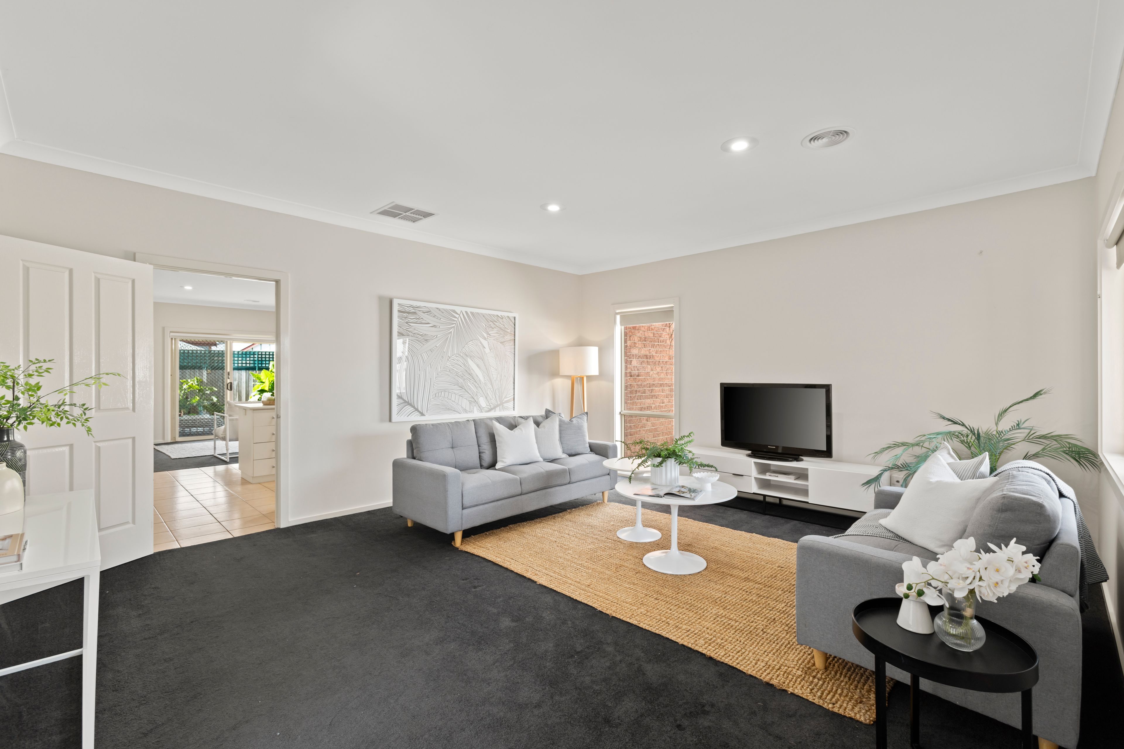 2/7 Helmer Crescent, Thomson, VIC 3219