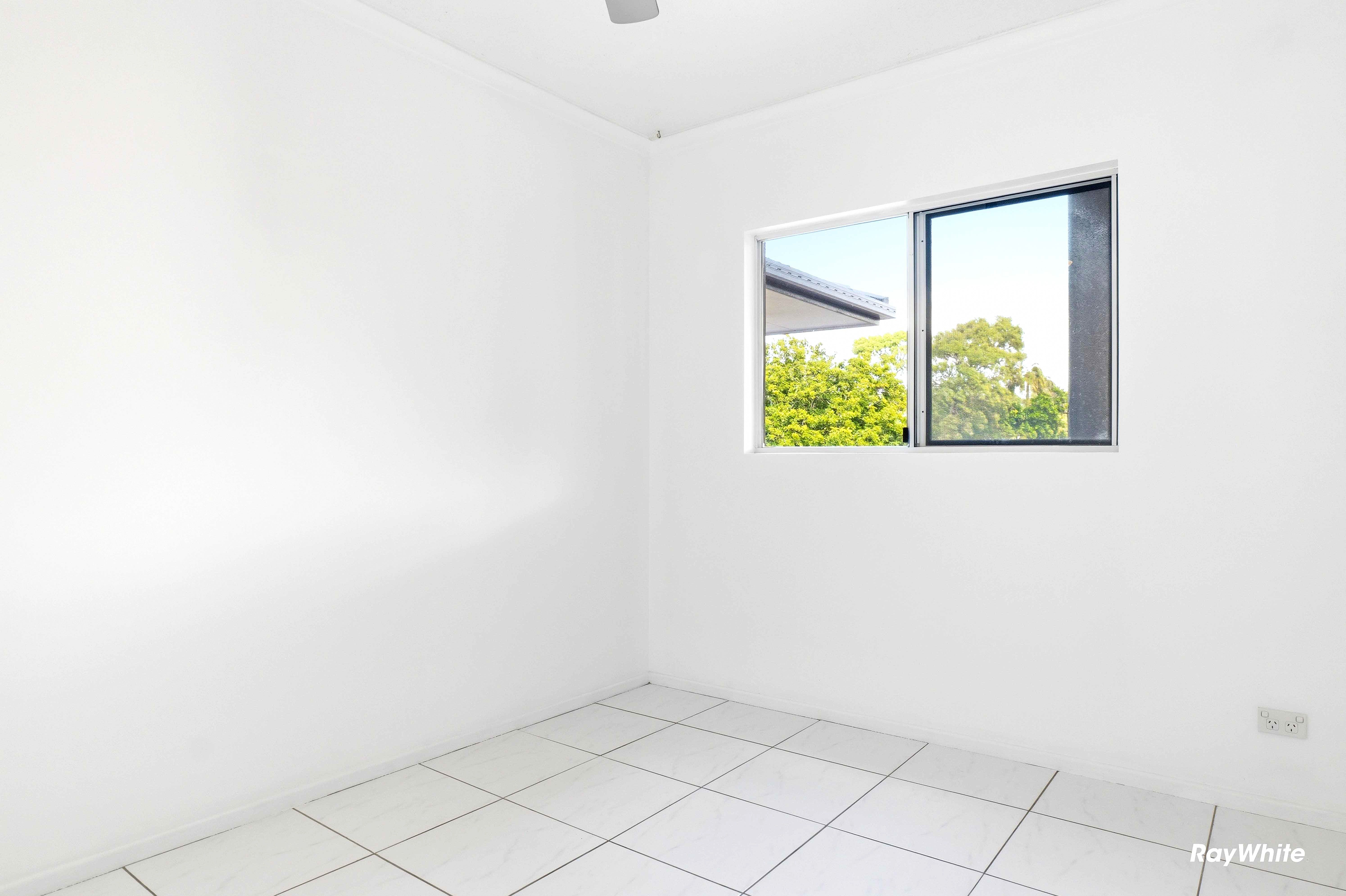4/150 Sylvan Drive — photo 11 of 18