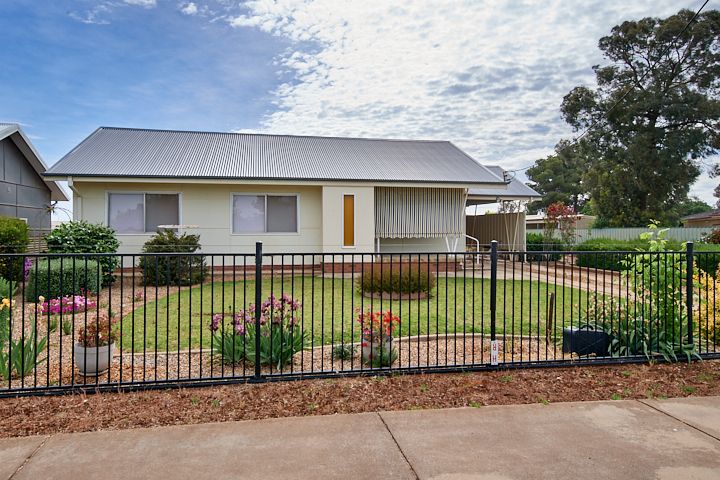 43 Cowabbie Street, Coolamon, NSW 2701