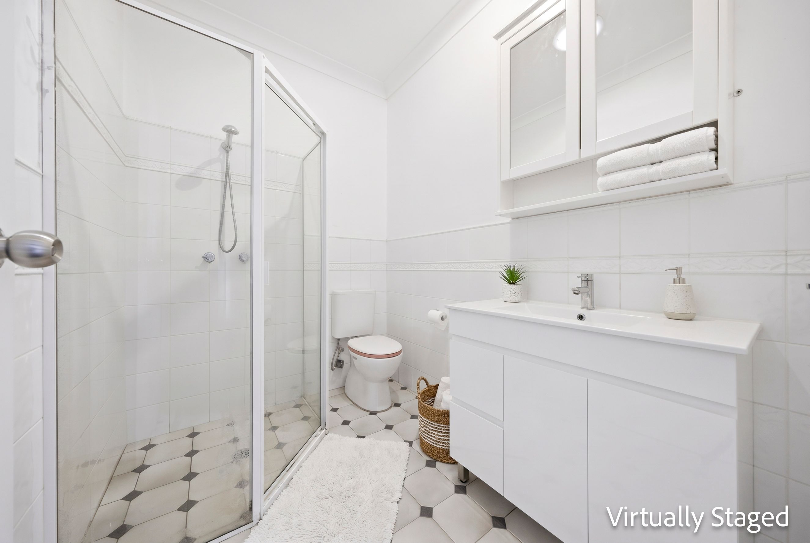 171 Carlingford Road — photo 8 of 17