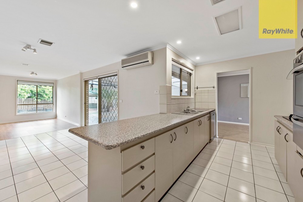 274 Dandelion Drive, Rowville, VIC 3178