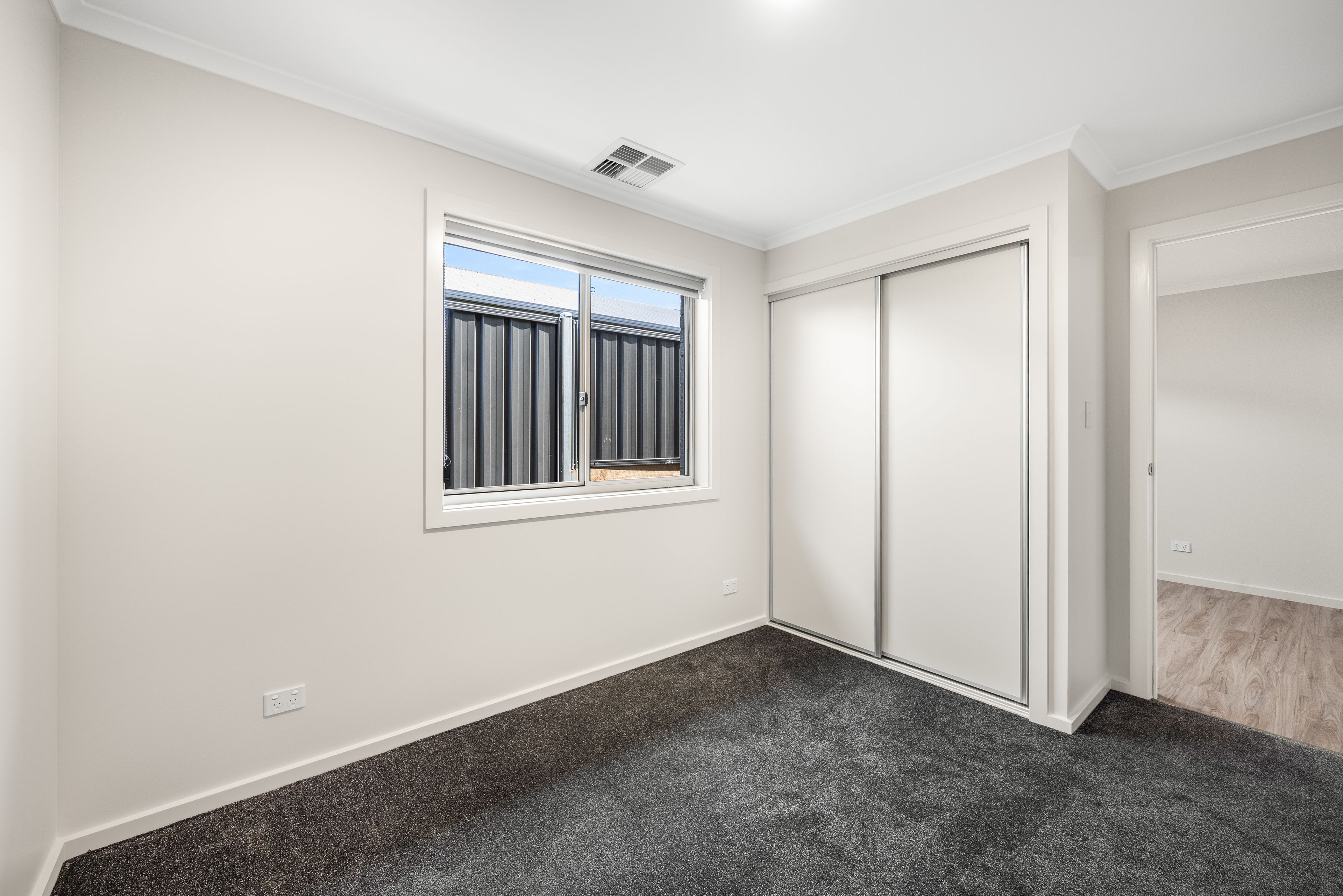 2/17 Oxford Drive — photo 7 of 11