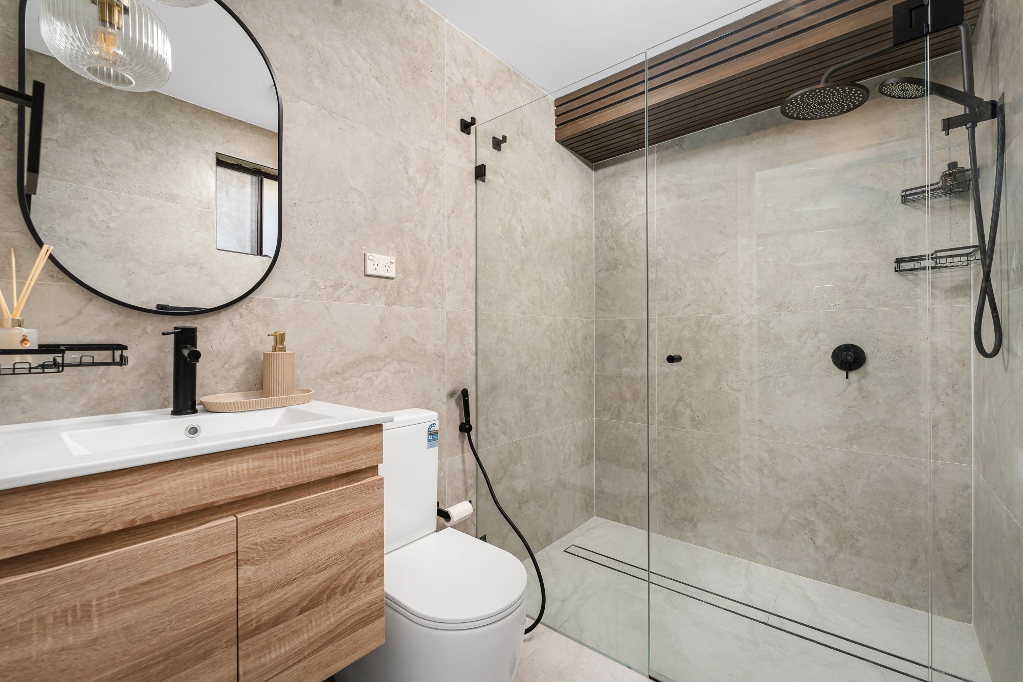 19 Chaplin Crescent — photo 11 of 15