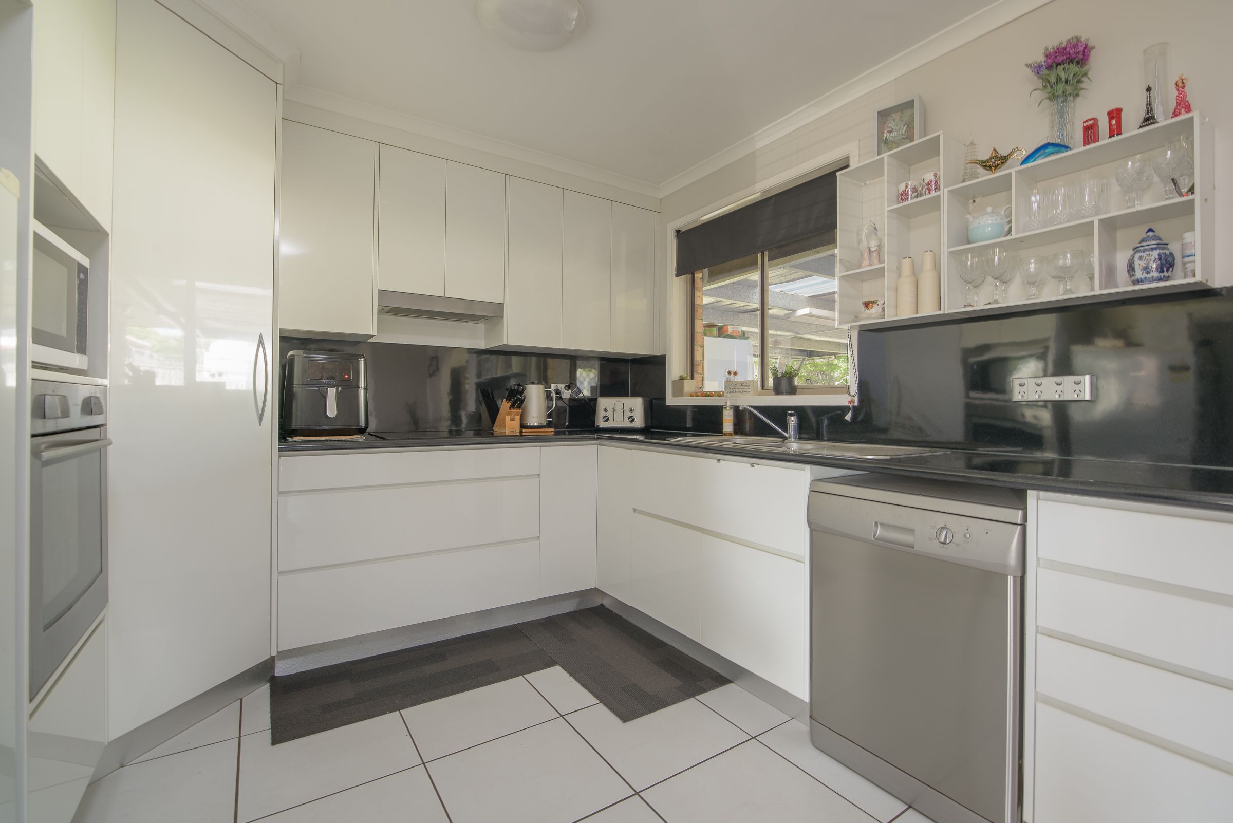10 Lady Elliot Court, Clinton, QLD 4680