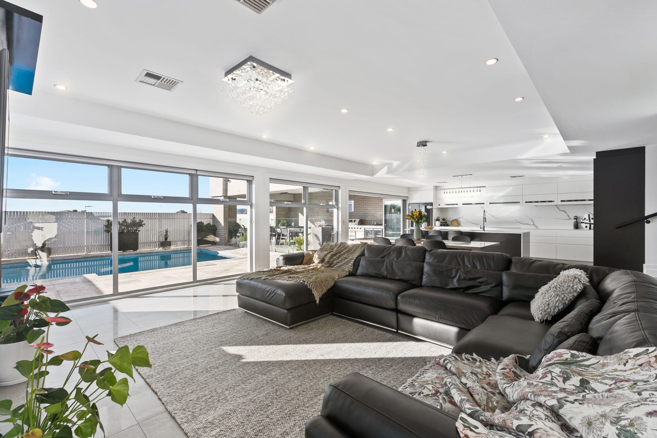 8 Sellbach Street — photo 10 of 30