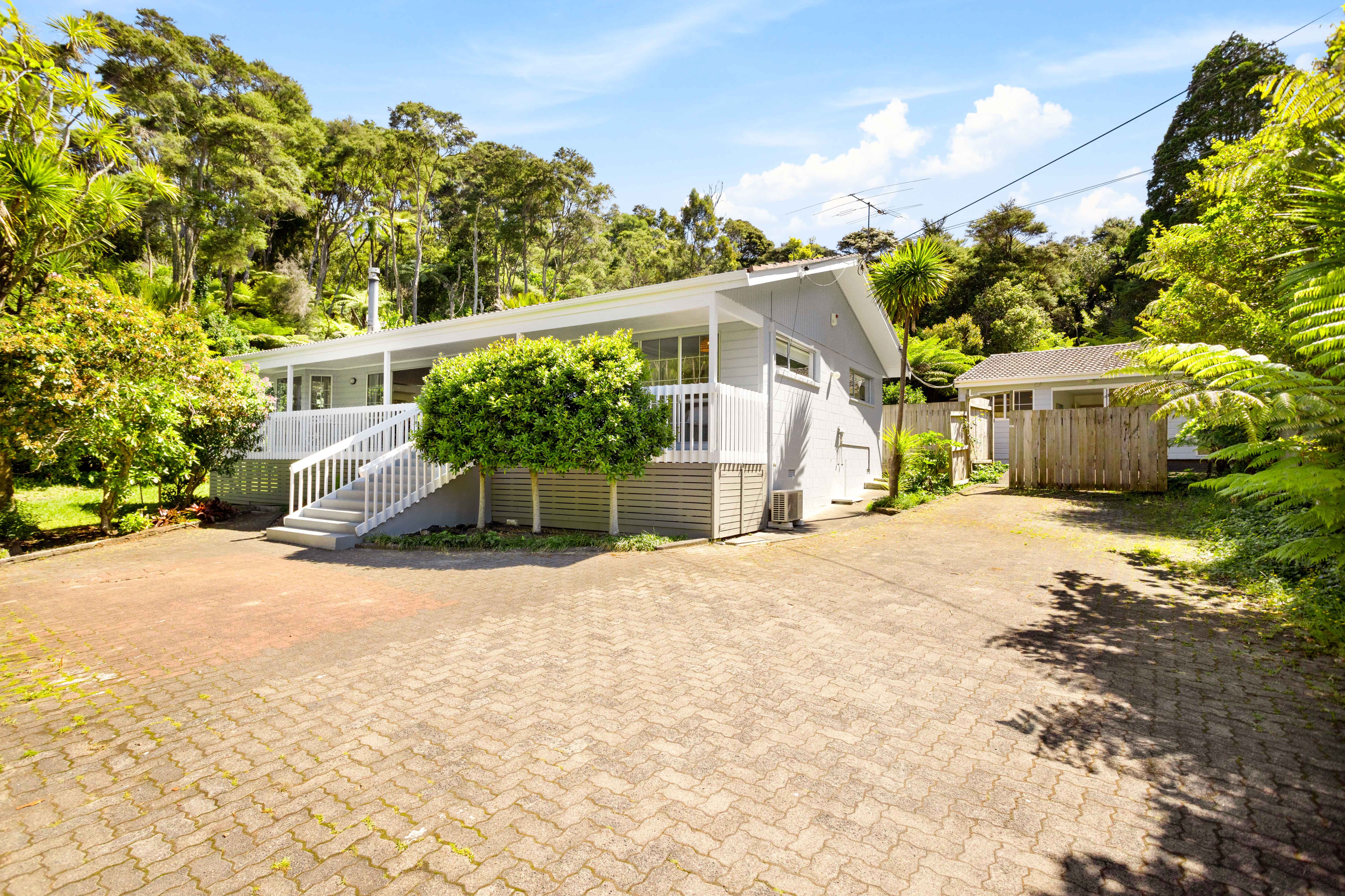 21 Landing Road, Titirangi, Waitakere City