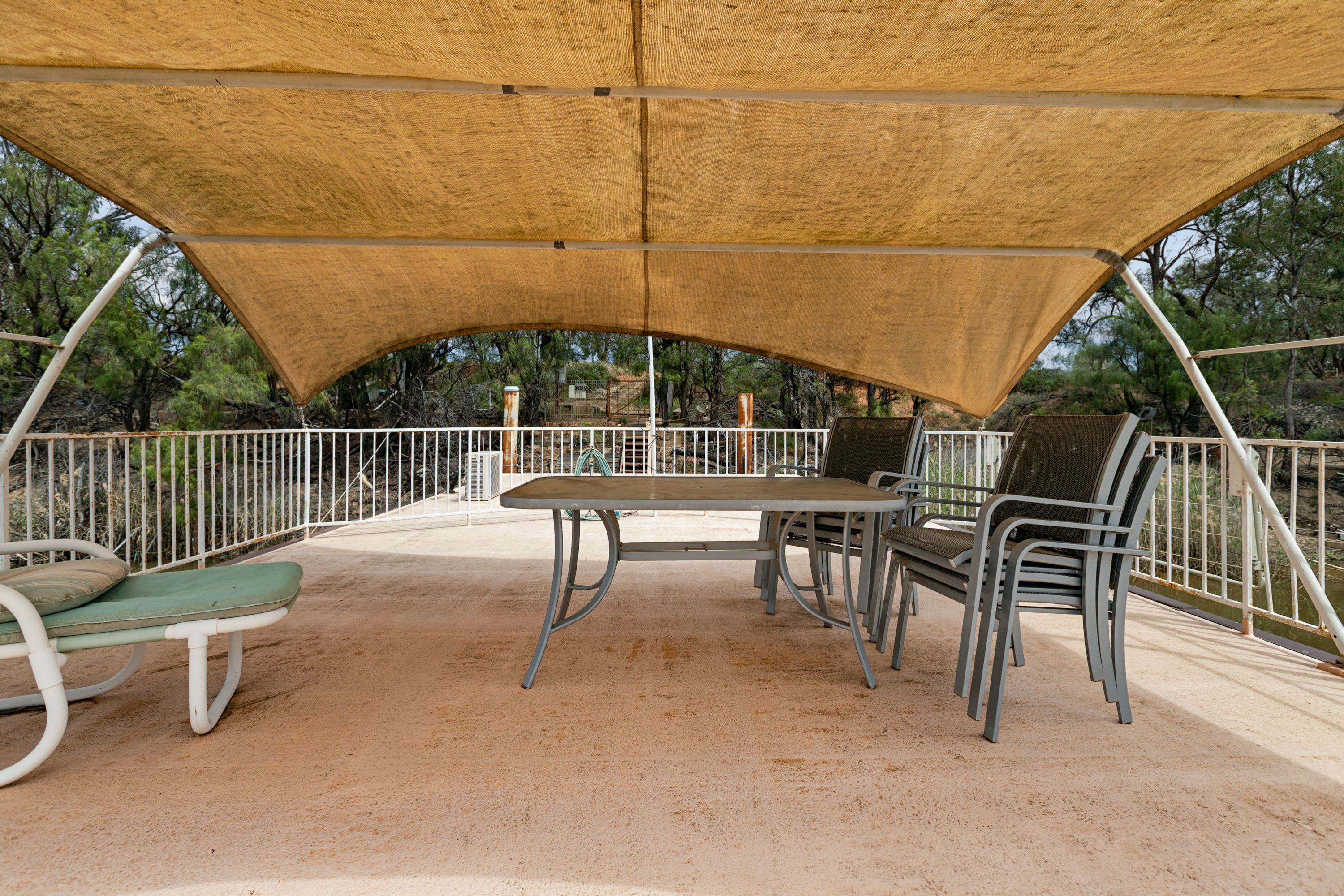 0 "The Bardy" Houseboat — photo 25 of 30