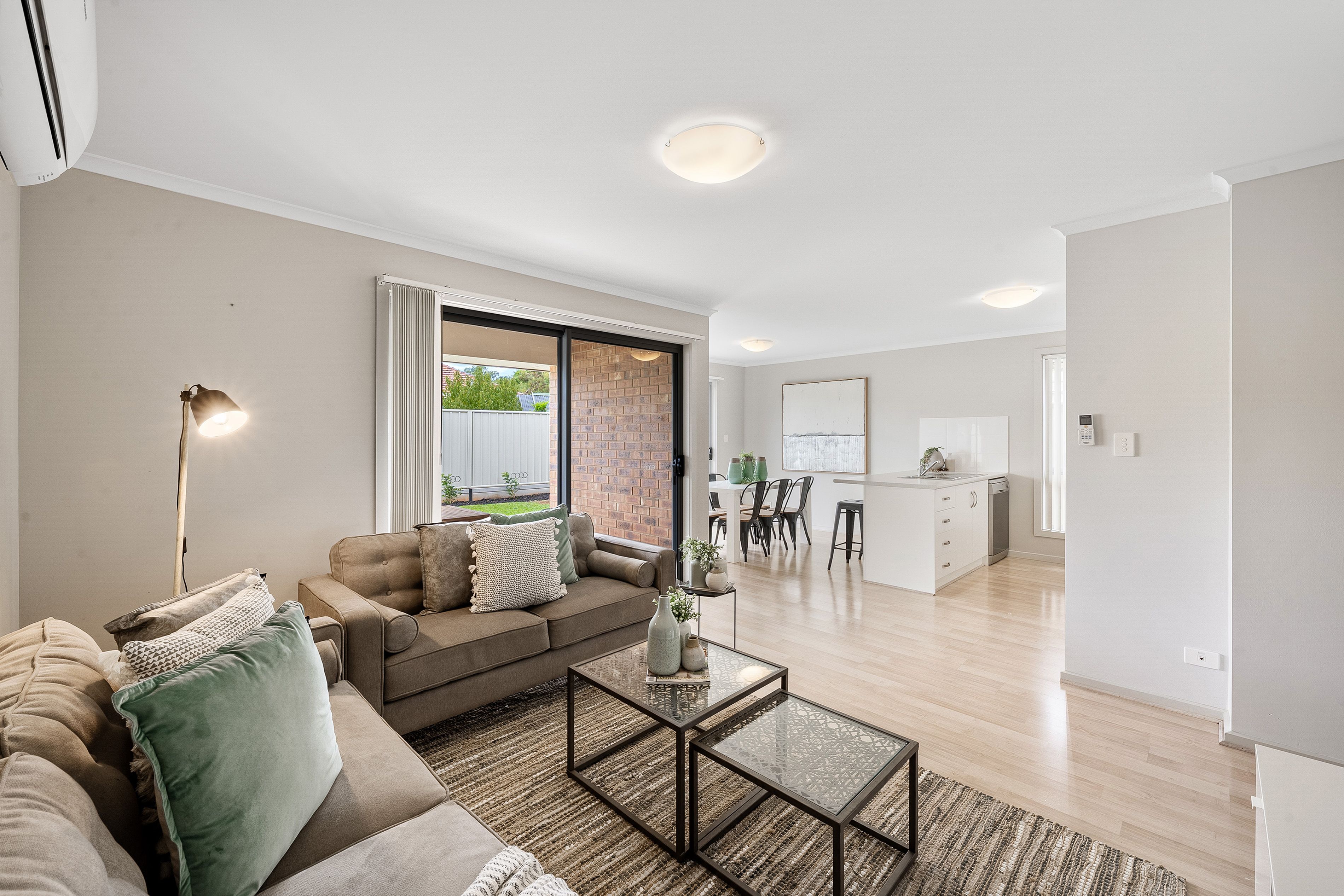 12a Lincoln Crescent, Pooraka, SA 5095