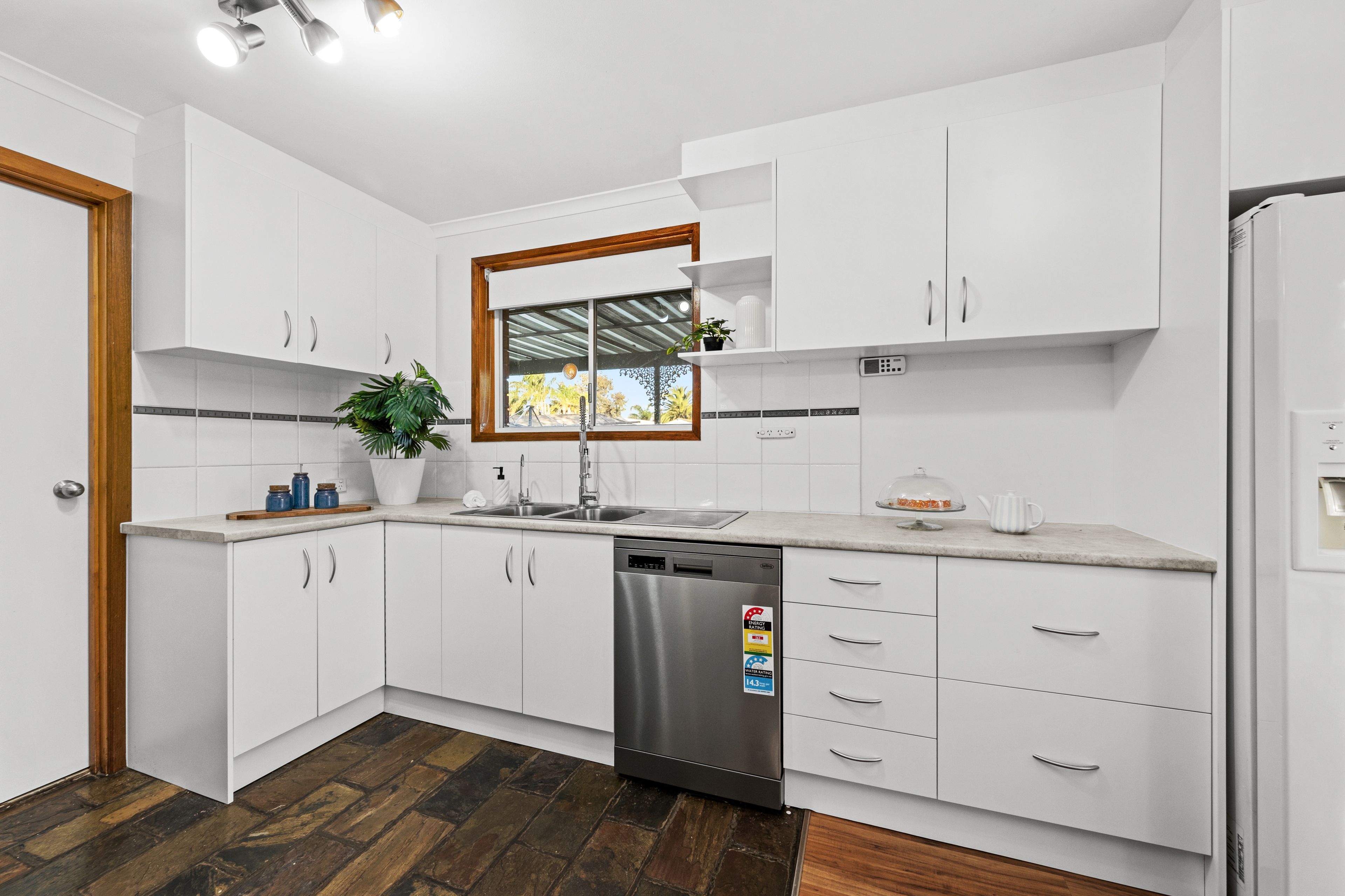 18 Lombard Avenue — photo 8 of 21