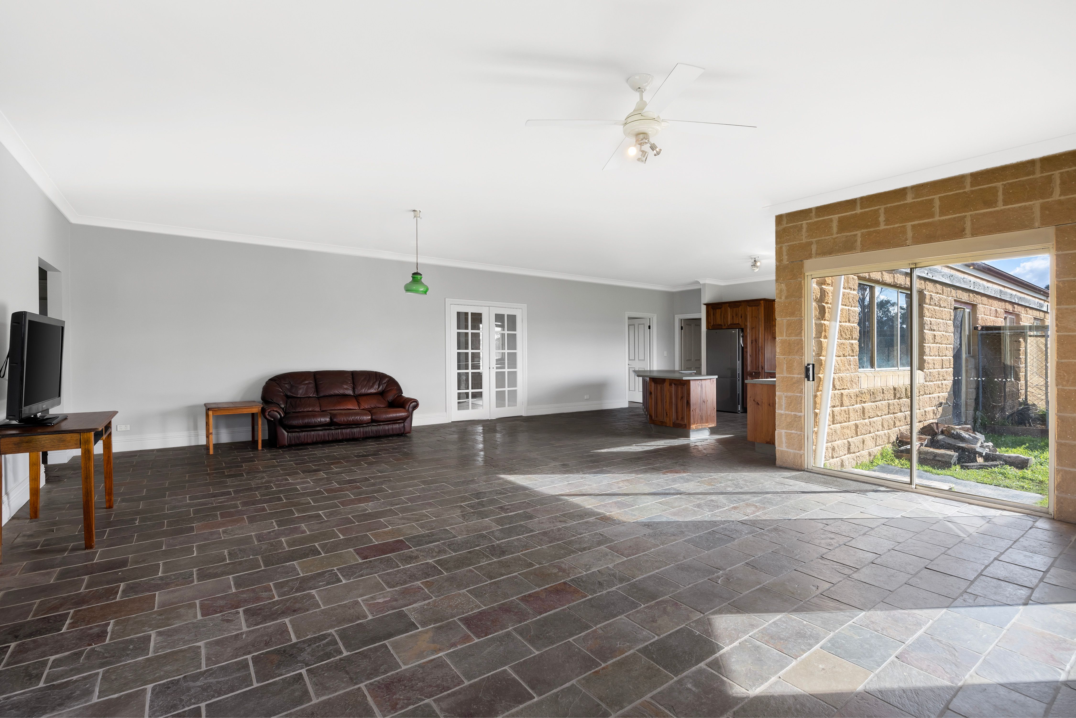 105 Lakeview Drive — photo 8 of 23