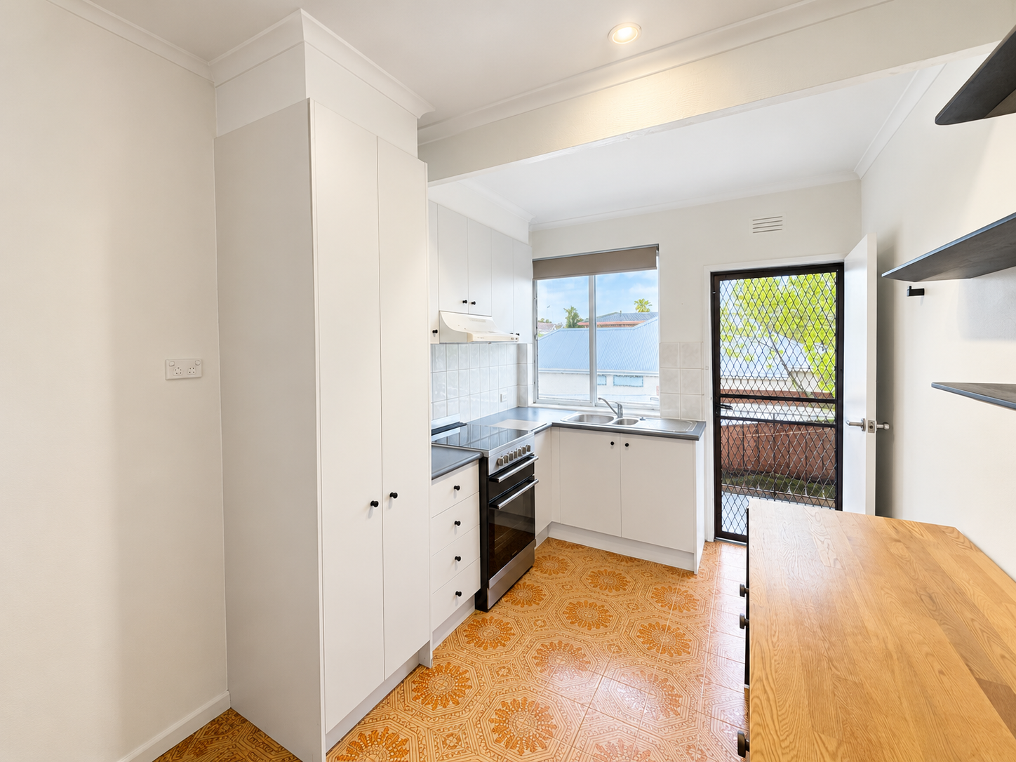 2/254 Huntingdale Road — photo 3 of 6