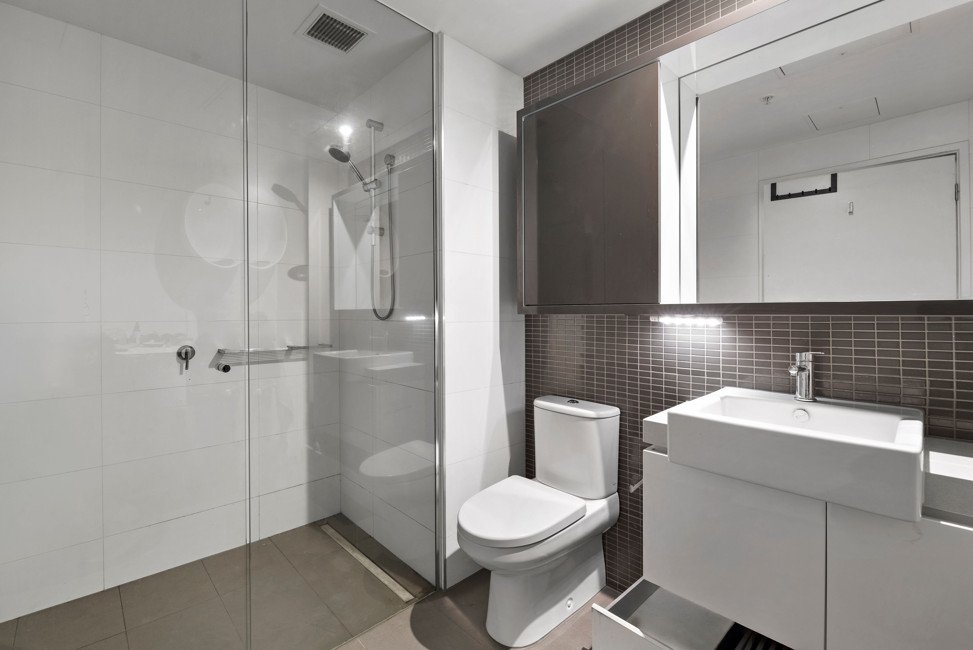 405/77 Galada Avenue — photo 8 of 19