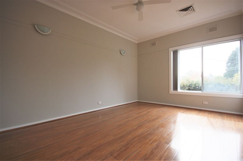 5 Lachlan Avenue, Campbelltown, NSW 2560