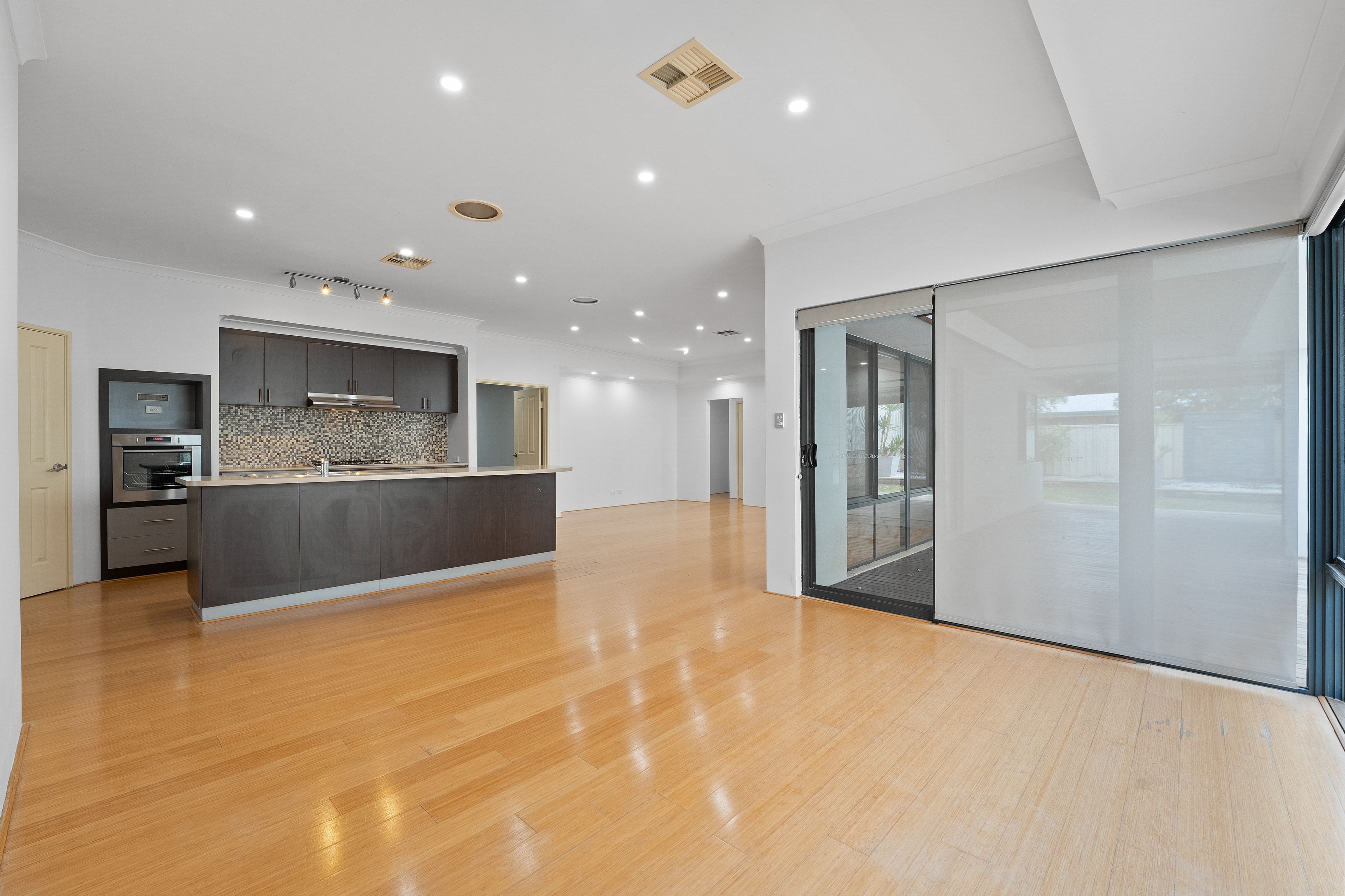 33 Liesham Crescent — photo 10 of 30