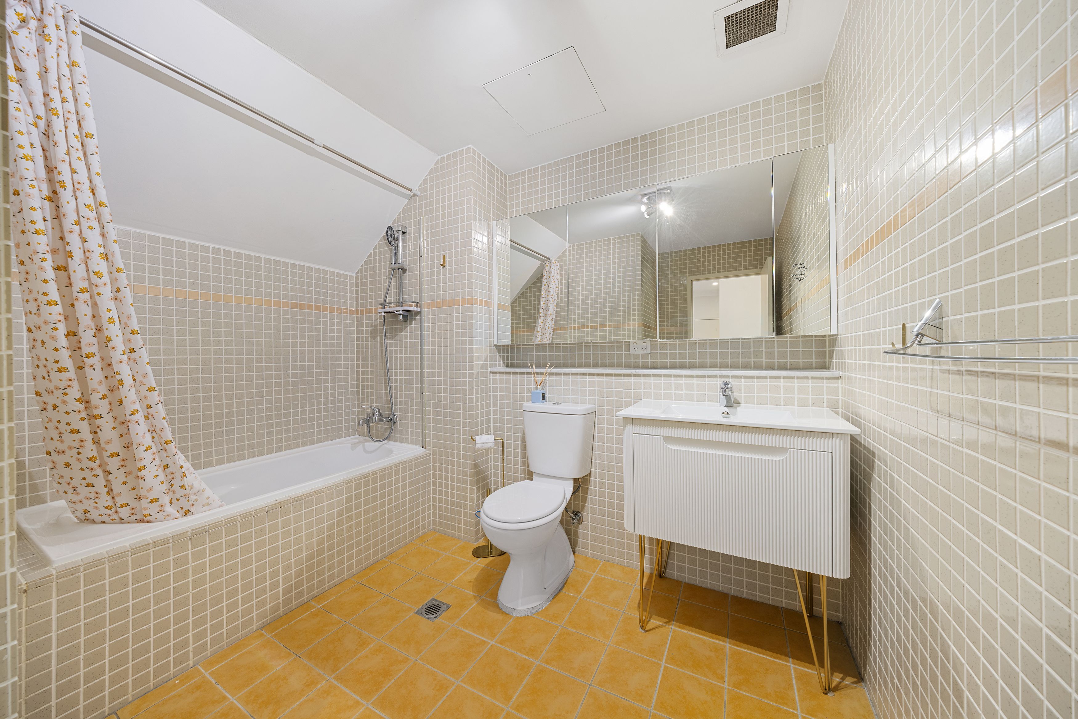 B22/40 Saunders Street — photo 7 of 11