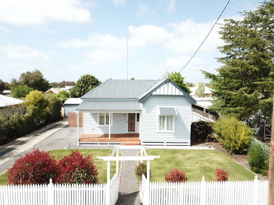 9 Tena Avenue, Horsham VIC 3400