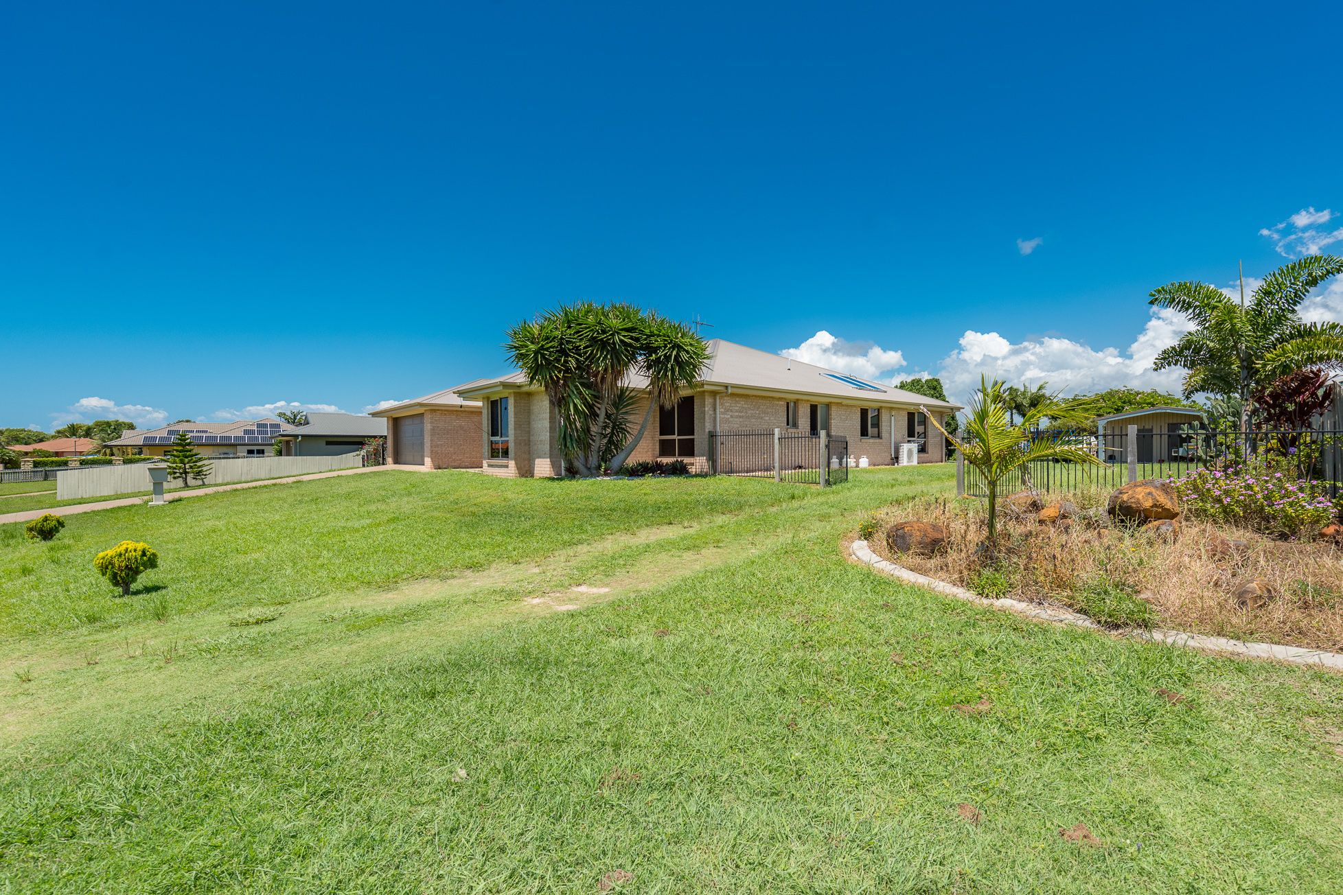 4 Davin Place, Coral Cove, QLD 4670